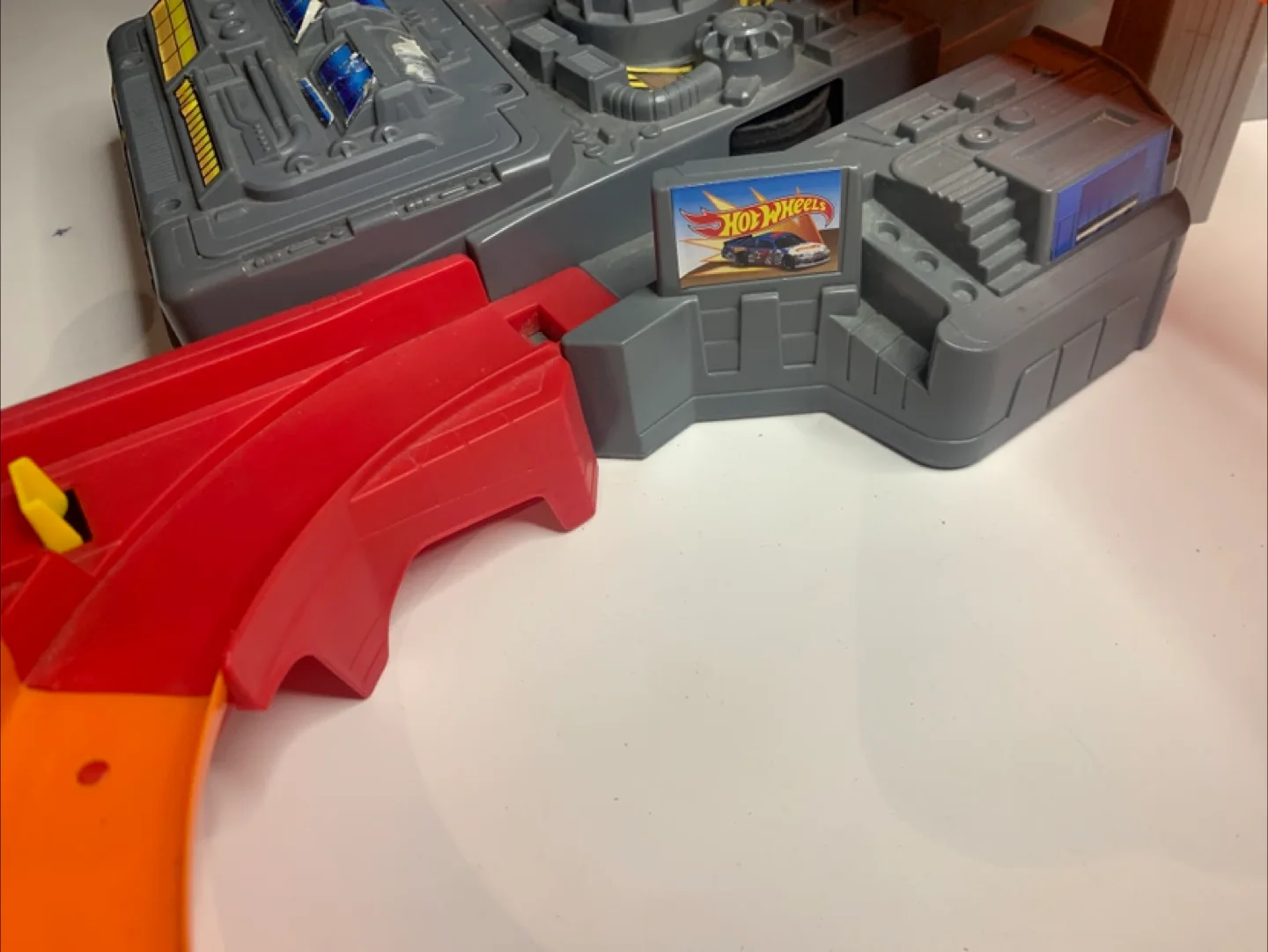 Hot Wheels 2015 Spin Storm Motorized Racing Set CDL45 image indicator(5)