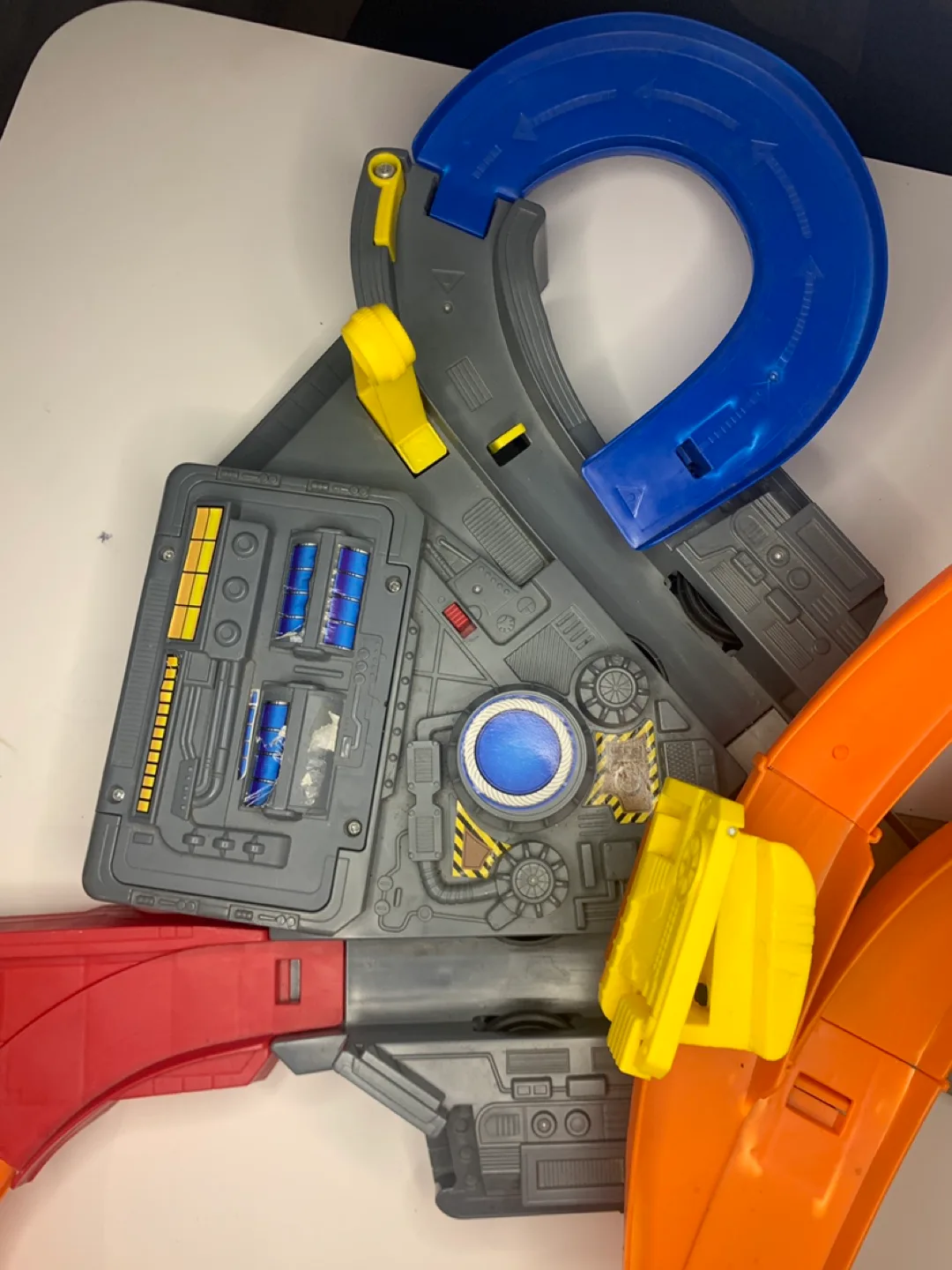 Hot Wheels 2015 Spin Storm Motorized Racing Set CDL45 image indicator(2)