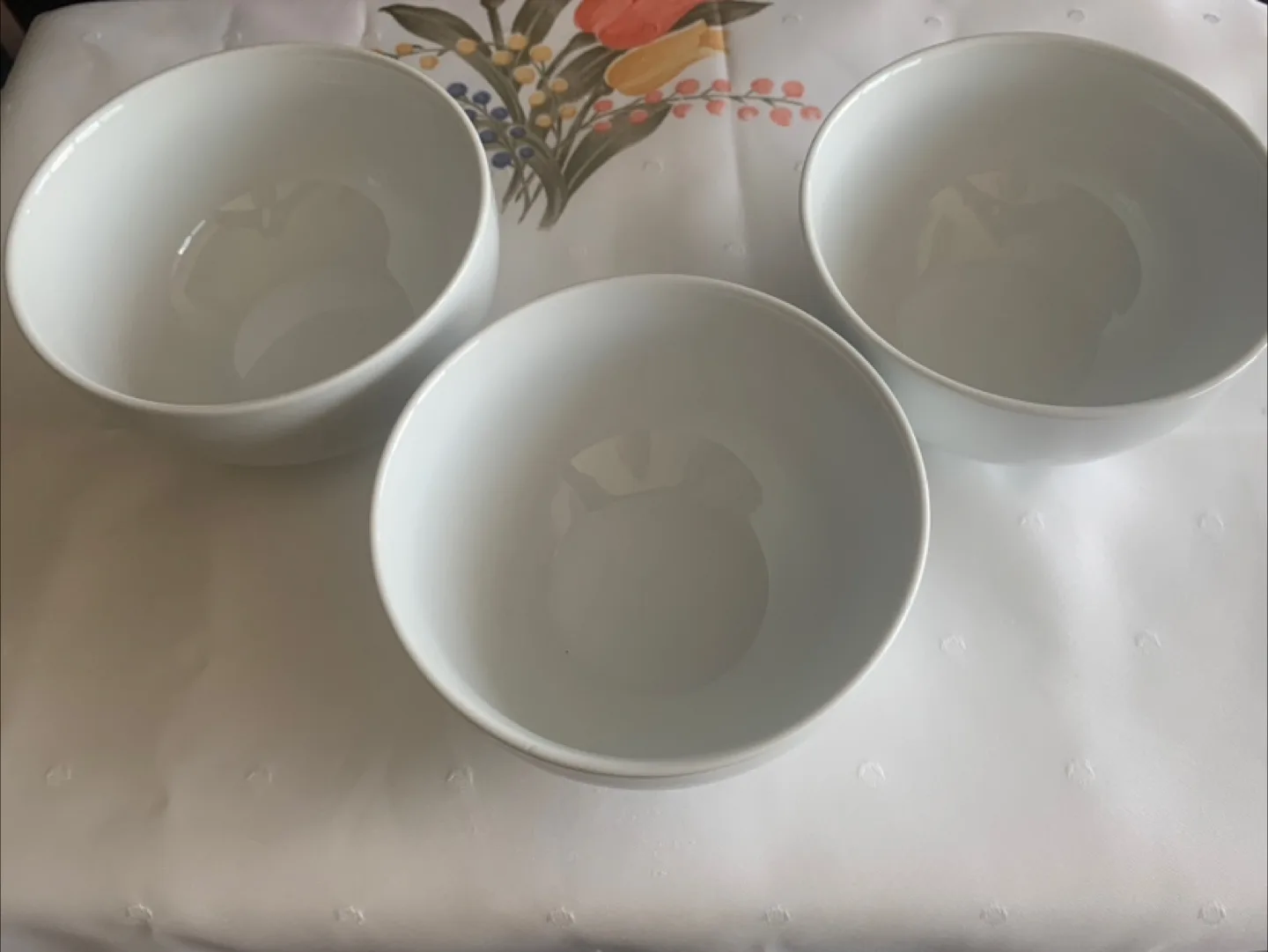 Set of 3 White Bowls image indicator(3)