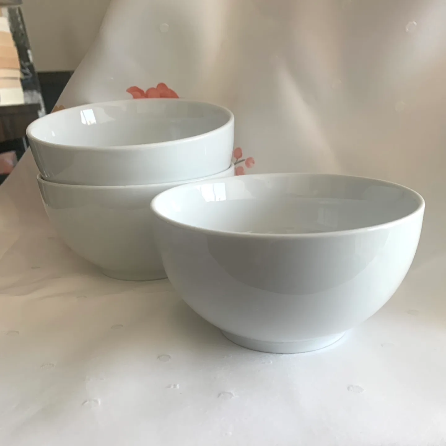 Set of 3 White Bowls image indicator(2)