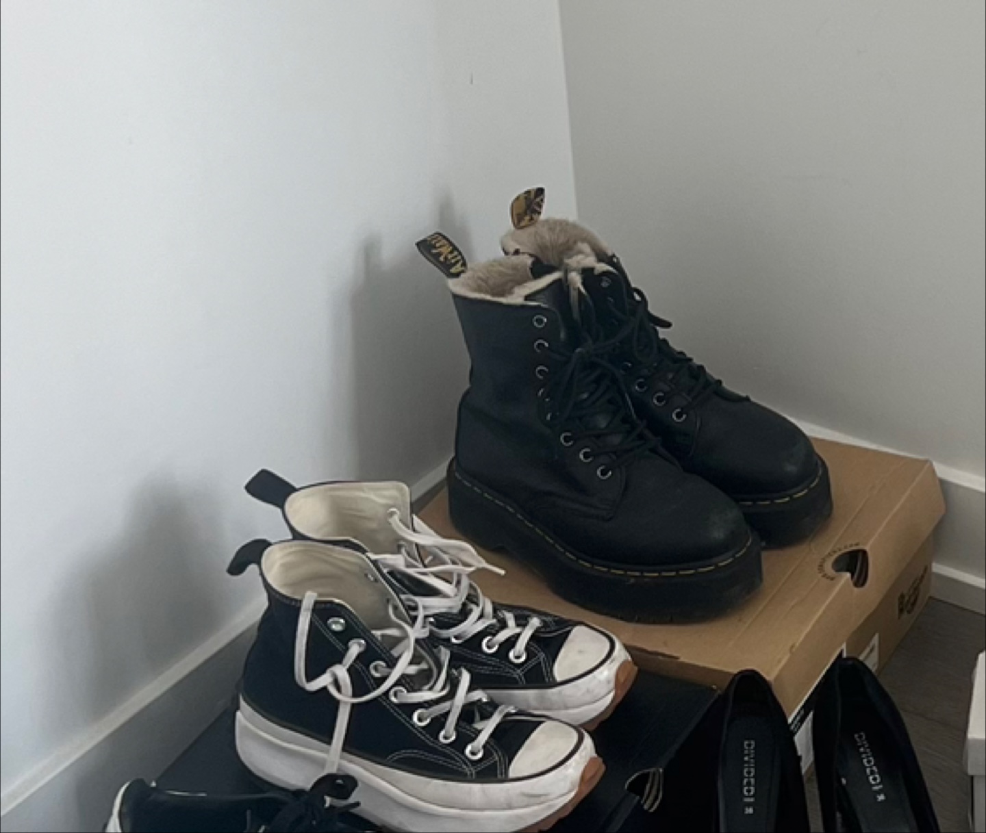 Dr. Martens Jadon Black Faux-Fur Lined Platform Boots - Size 6