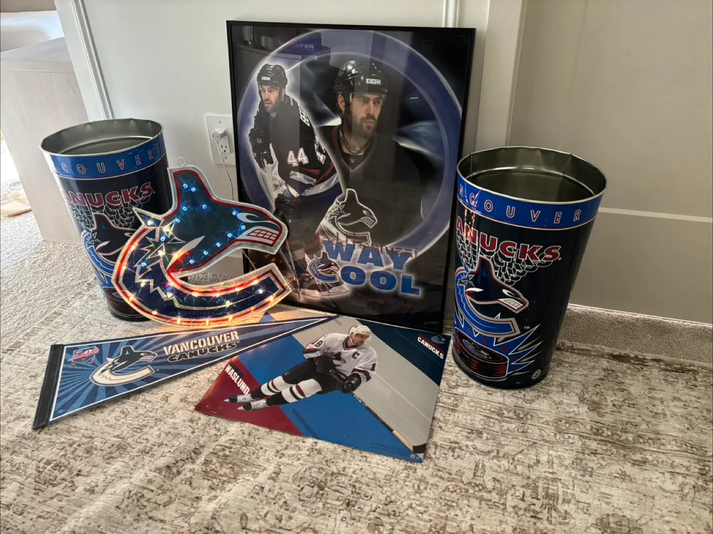 Vancouver Canucks Memorabilia Lot image indicator(2)