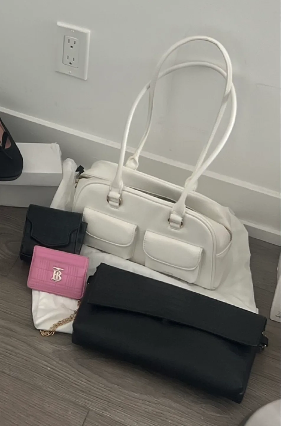 Stand oil chubby bag cream colour thumbnail