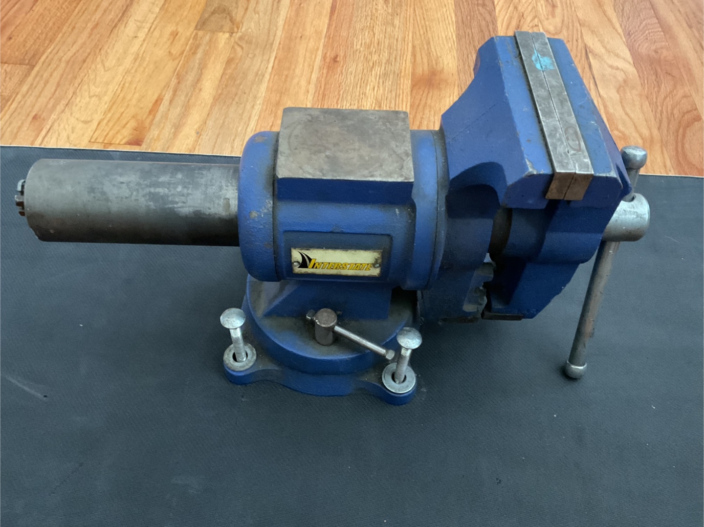 Interstate Bench Vise - Blue