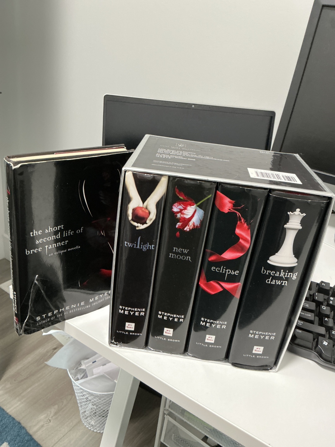 Twilight Series Books by Stephenie Meyer