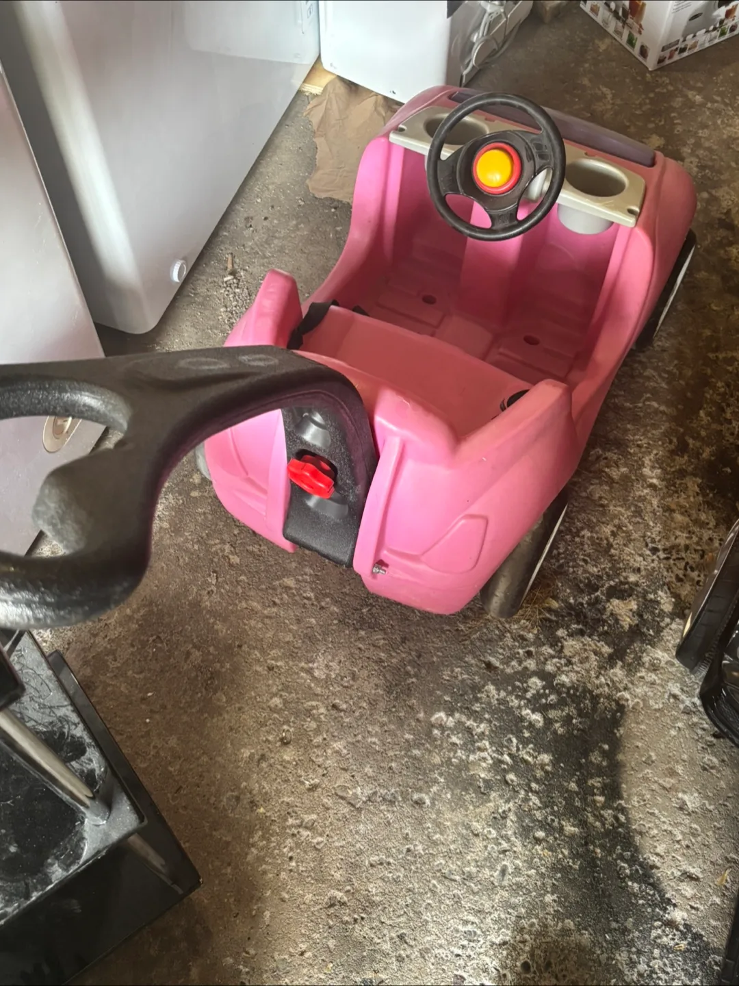 Little Tikes Cozy Coupe Ride-On Car - Pink thumbnail