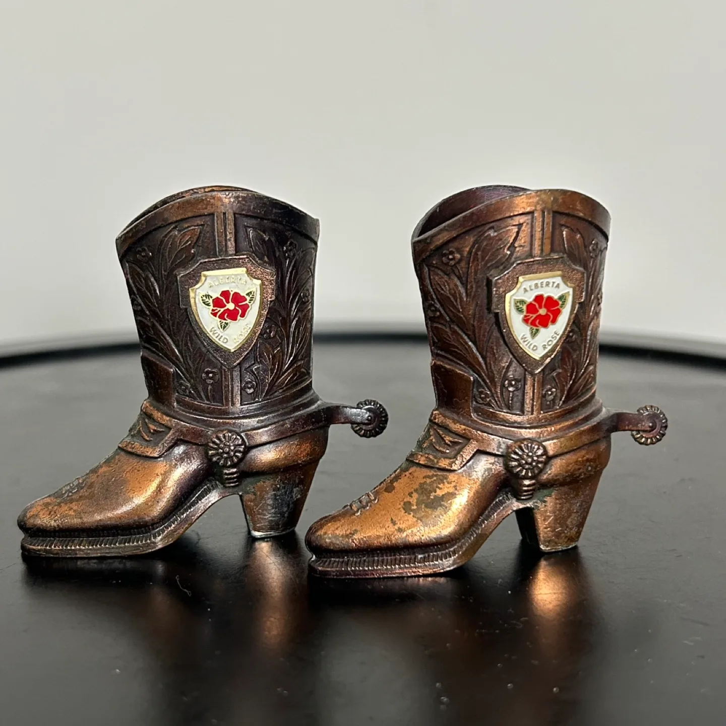 🇨🇦Alberta Wild Rose Cowboy Boot Souvenirs – Metal Pair 2,5” thumbnail