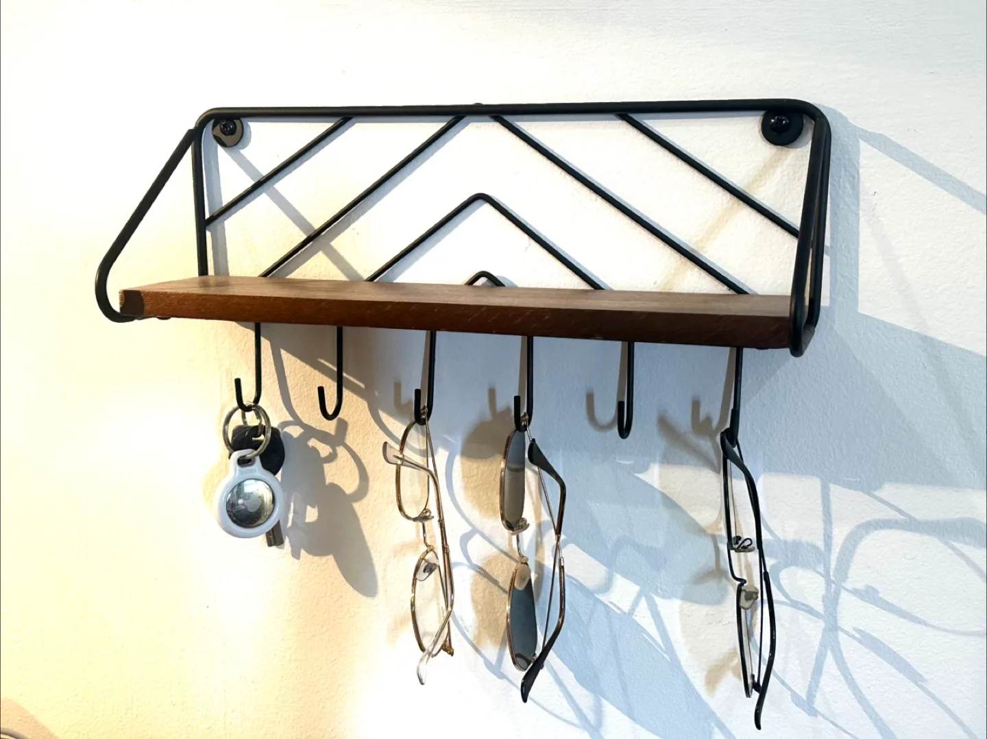 Wall Mounted Key Holder with Shelf thumbnail