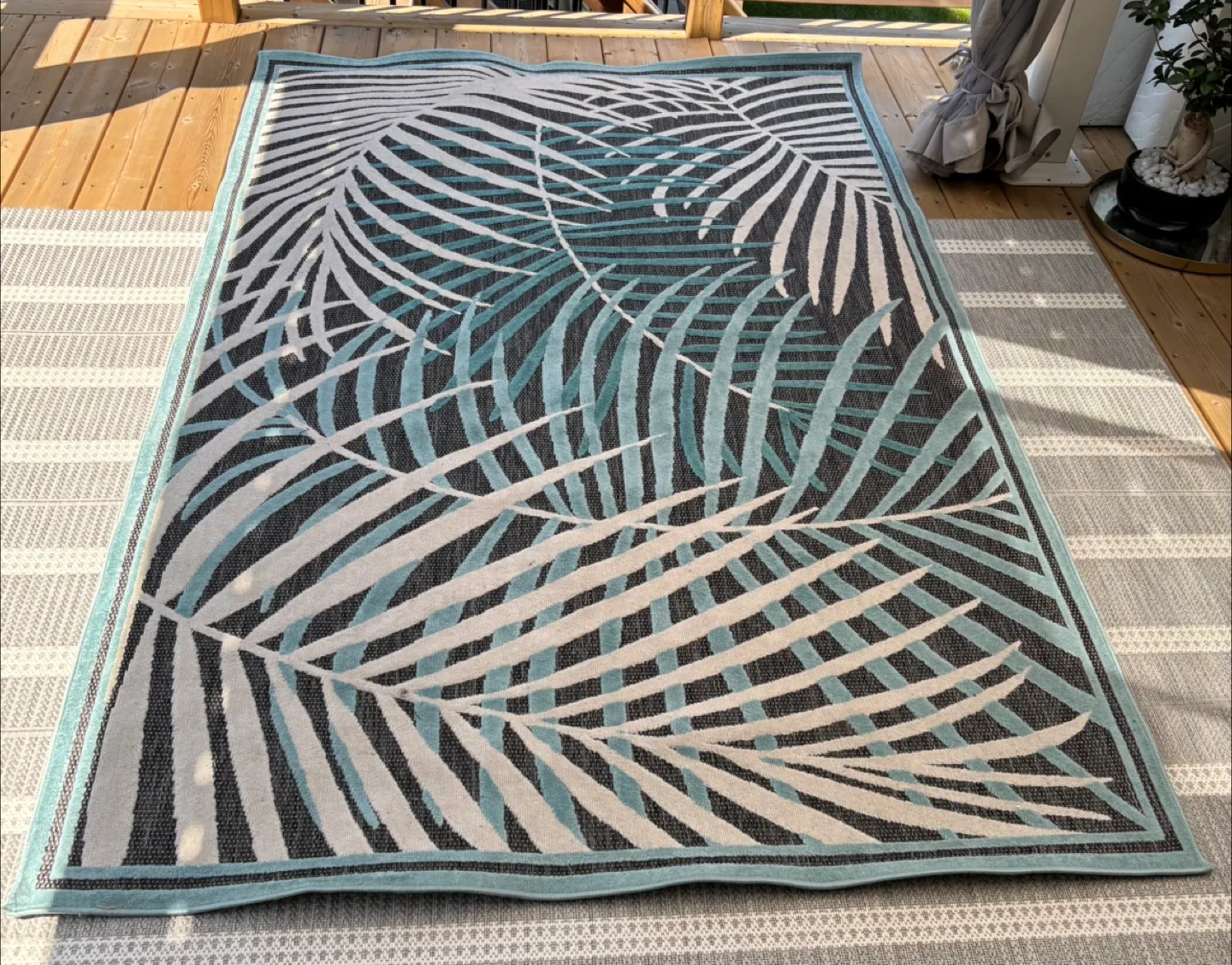 Outdoor Rug with Palm Leaf Design thumbnail