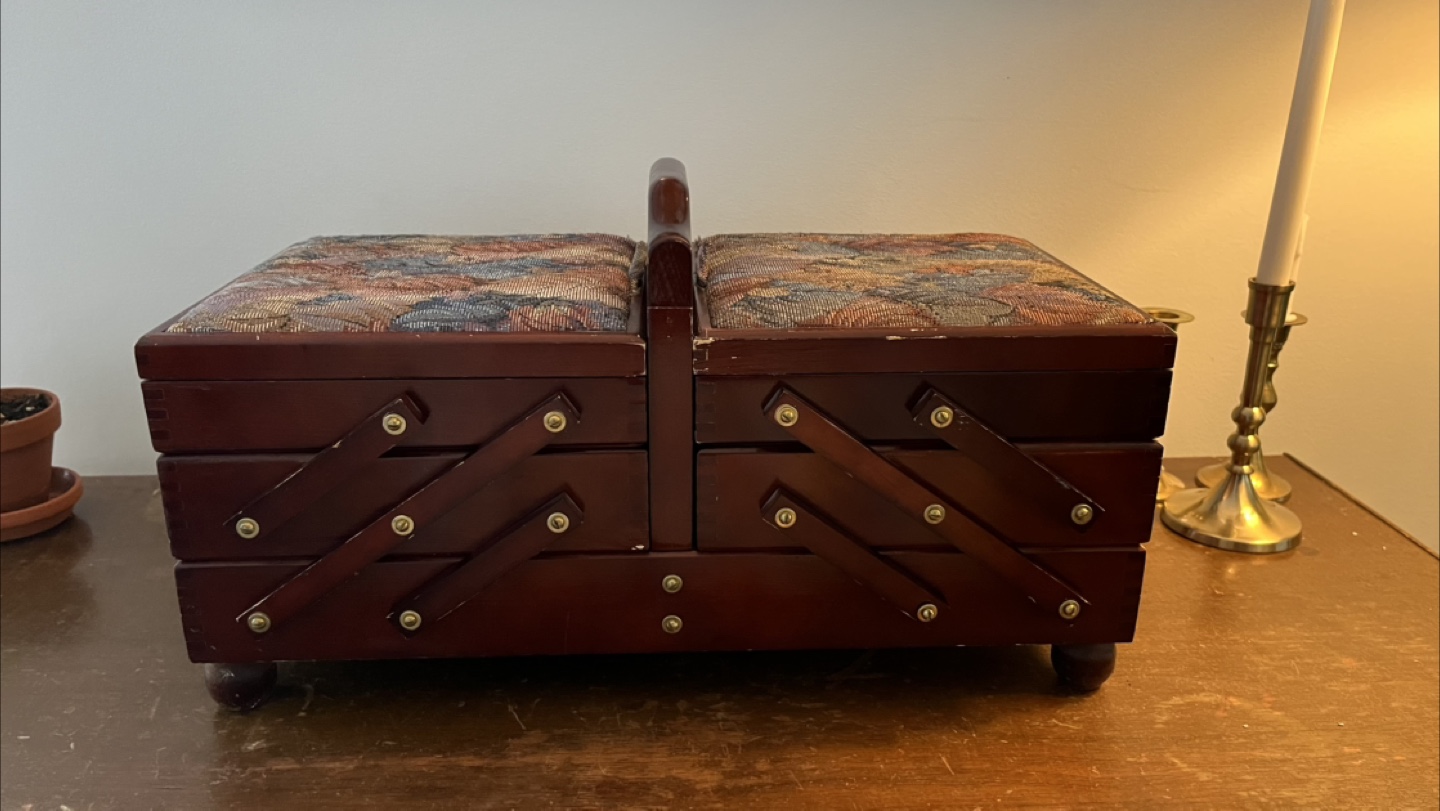 Vintage Wooden Sewing Box - photo 5