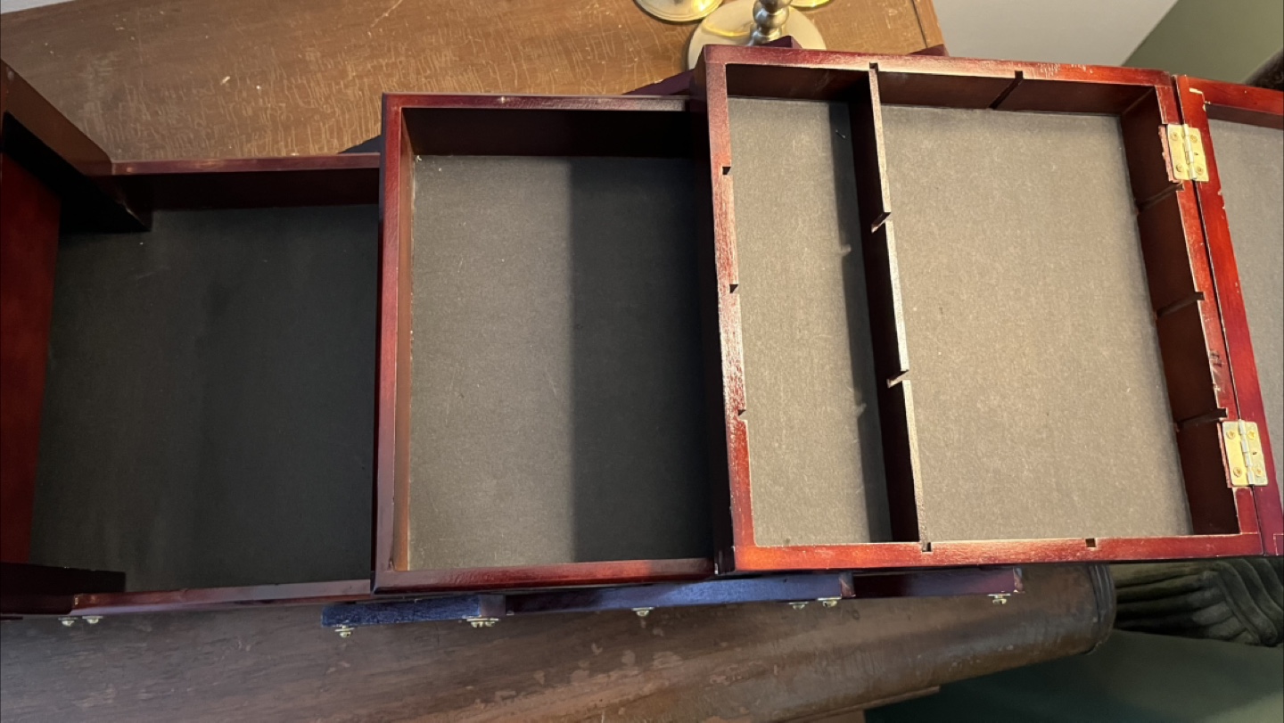 Vintage Wooden Sewing Box - photo 2