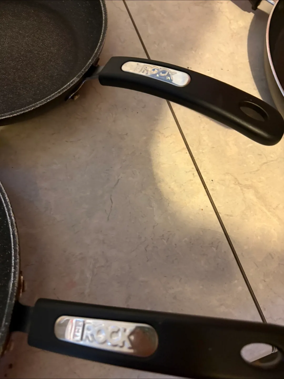 The Rock Fry Pan Set image indicator(2)