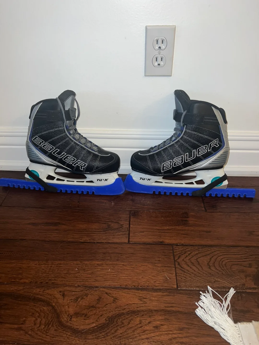 Bauer Ice Skates - Size 6 US thumbnail
