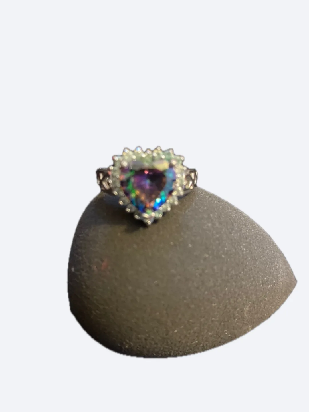 Heart-Shaped Gemstone Ring image indicator(2)