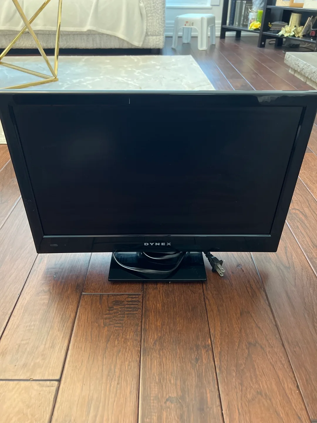 DyneX 19 inch LCD TV (11E30-Rev A) thumbnail