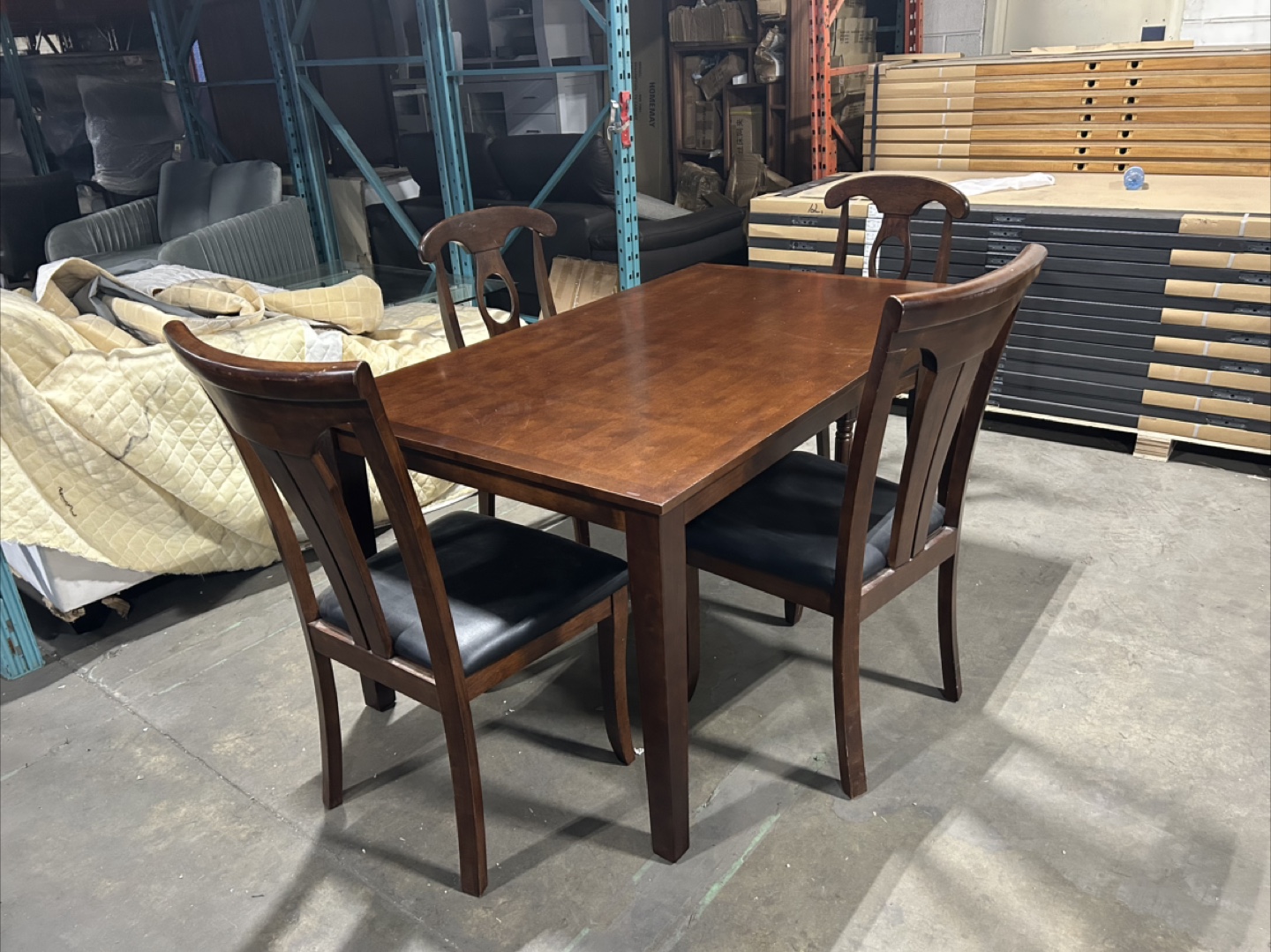 Closing sale—brand new solid Wood Dining Table