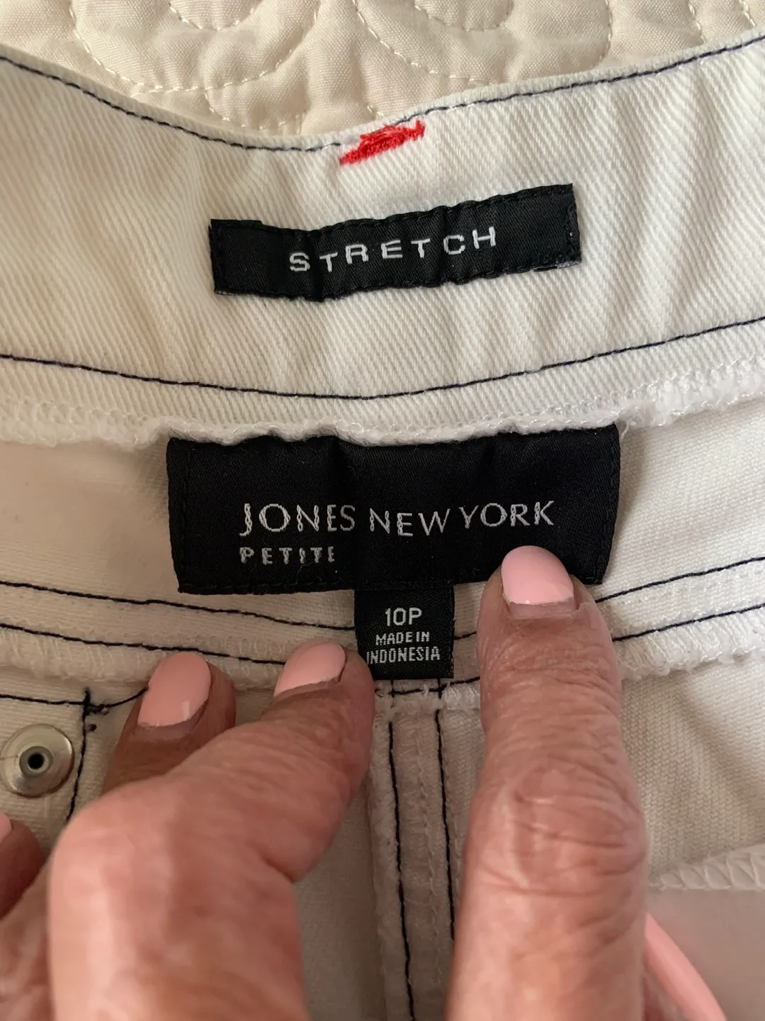 Jones New York Petite White Stretch Capris - Size 10P image indicator(3)