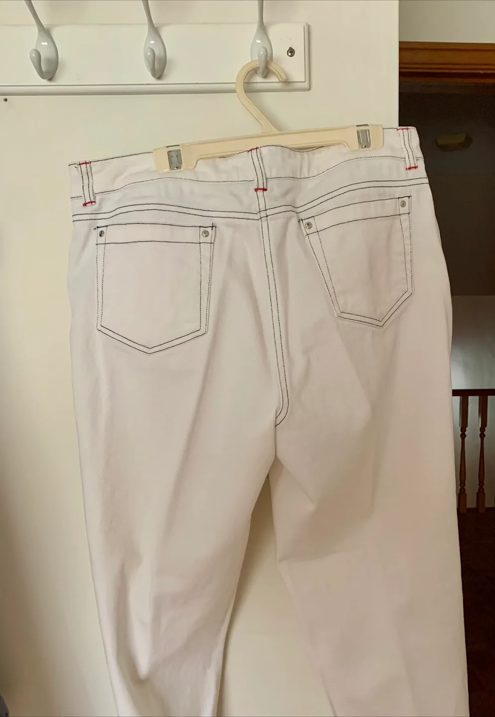Jones New York Petite White Stretch Capris - Size 10P image indicator(2)