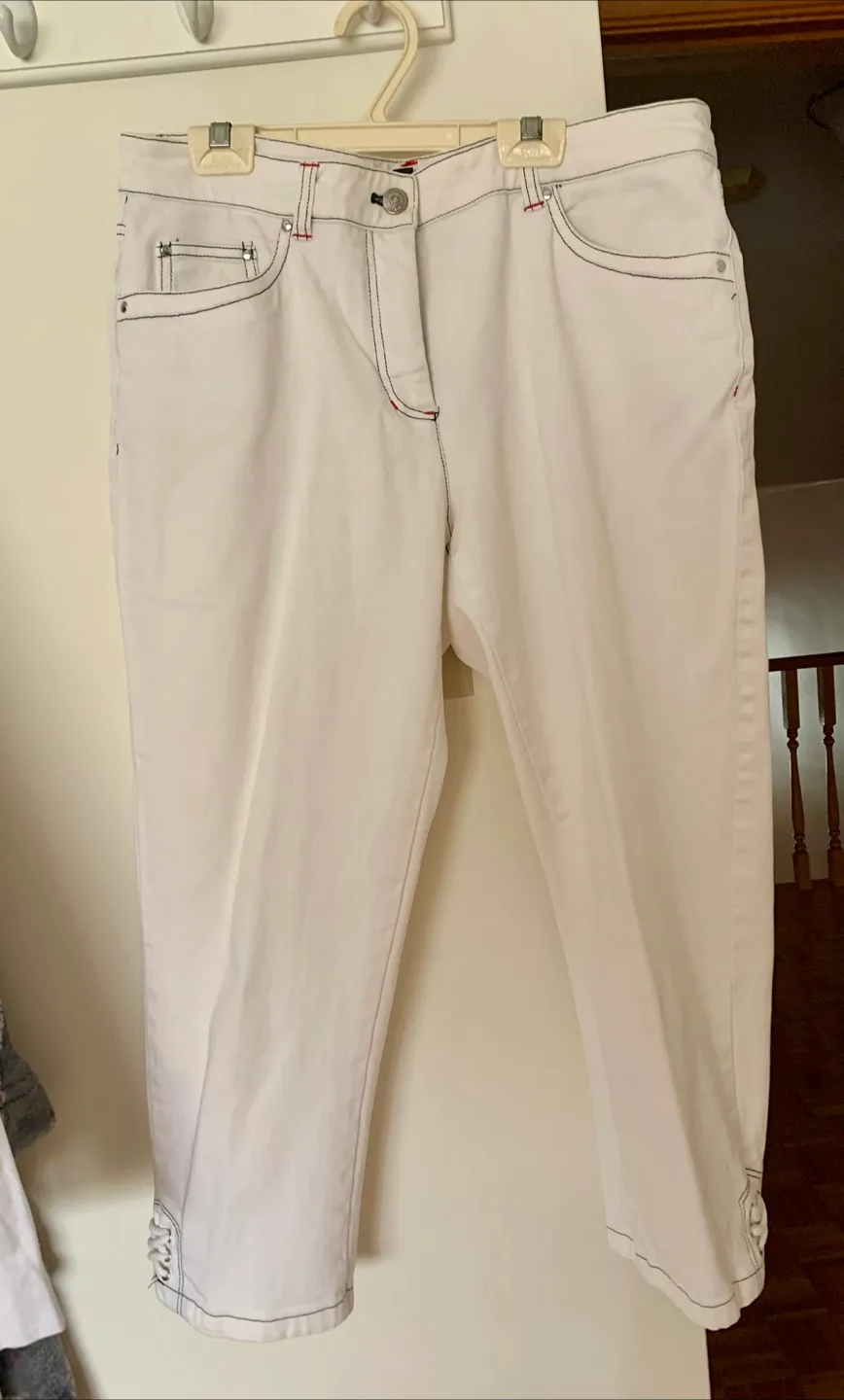 Jones New York Petite White Stretch Capris - Size 10P
