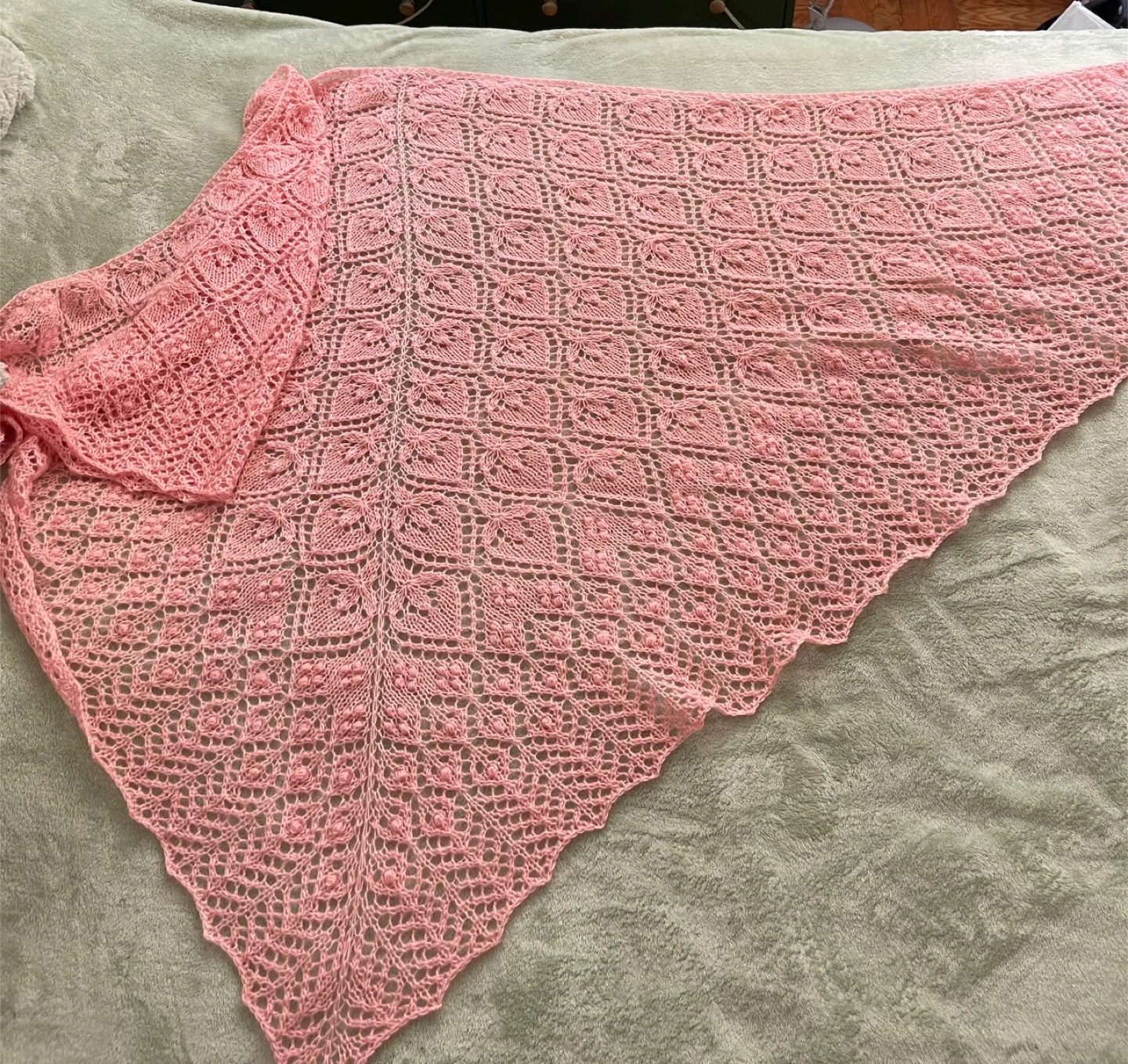 Hand-knitted Pink Shawl image indicator(2)
