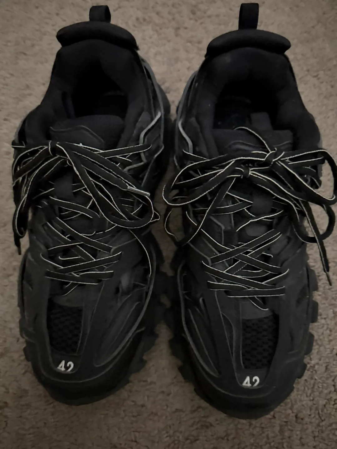 balenciaga track r3p image indicator(2)