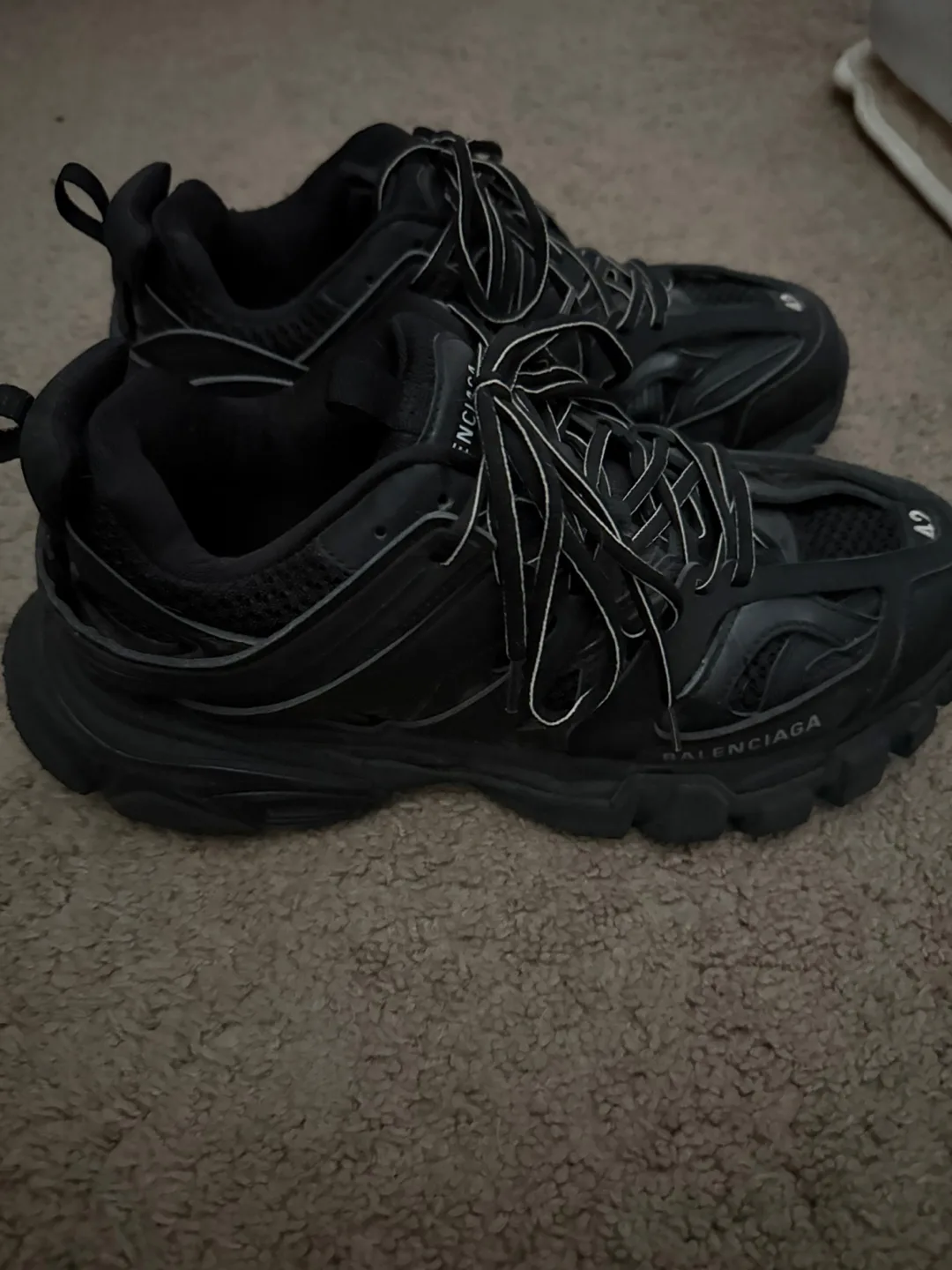 balenciaga track r3p image indicator(3)