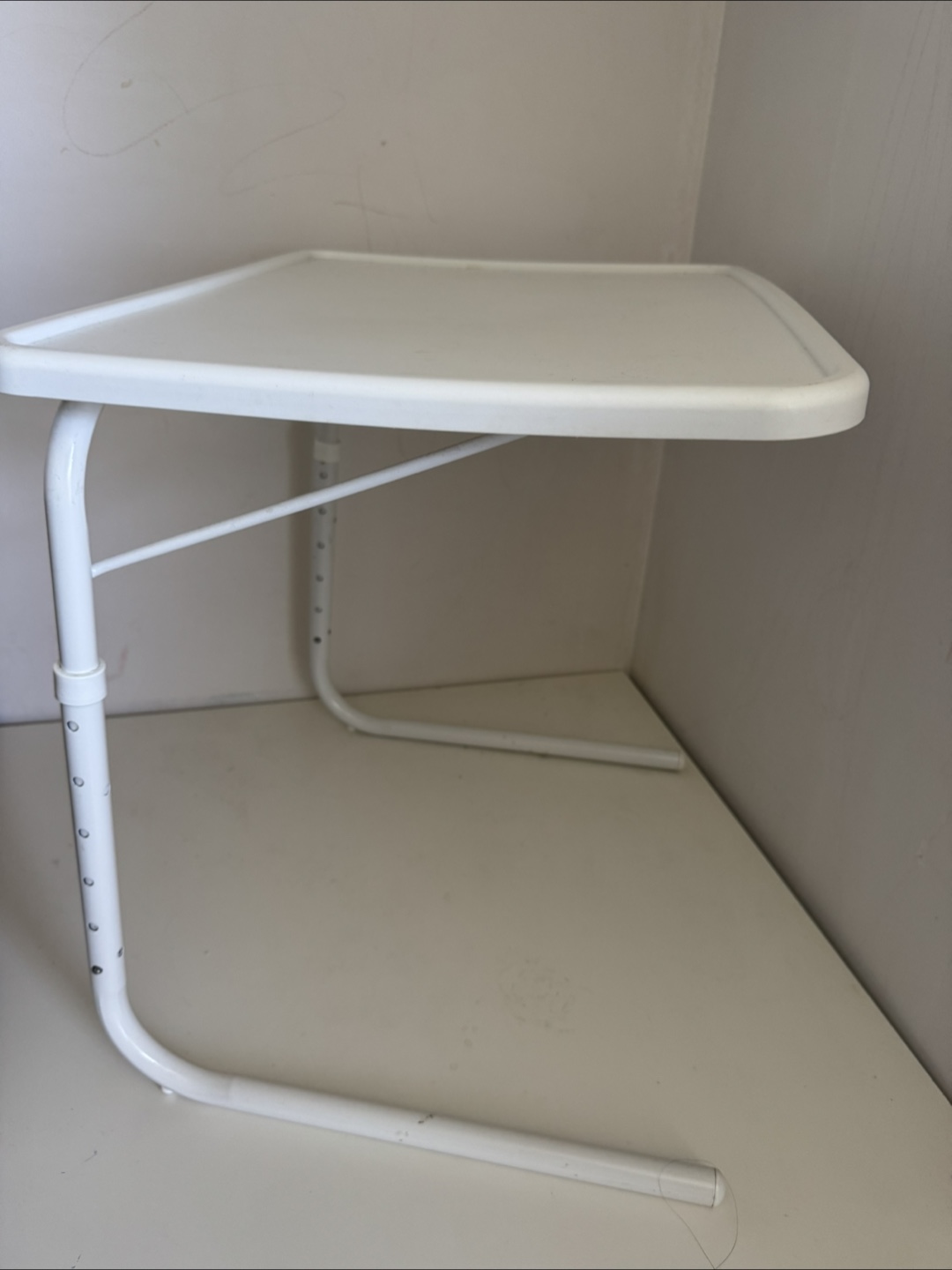 Adjustable White Table Mate