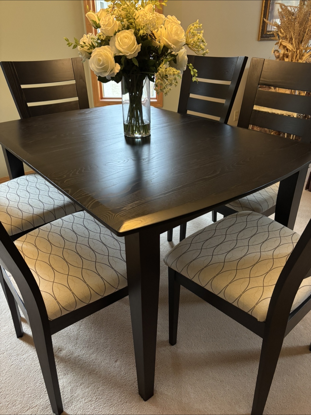 Beautiful solid wood dining set, table and 6 chairs