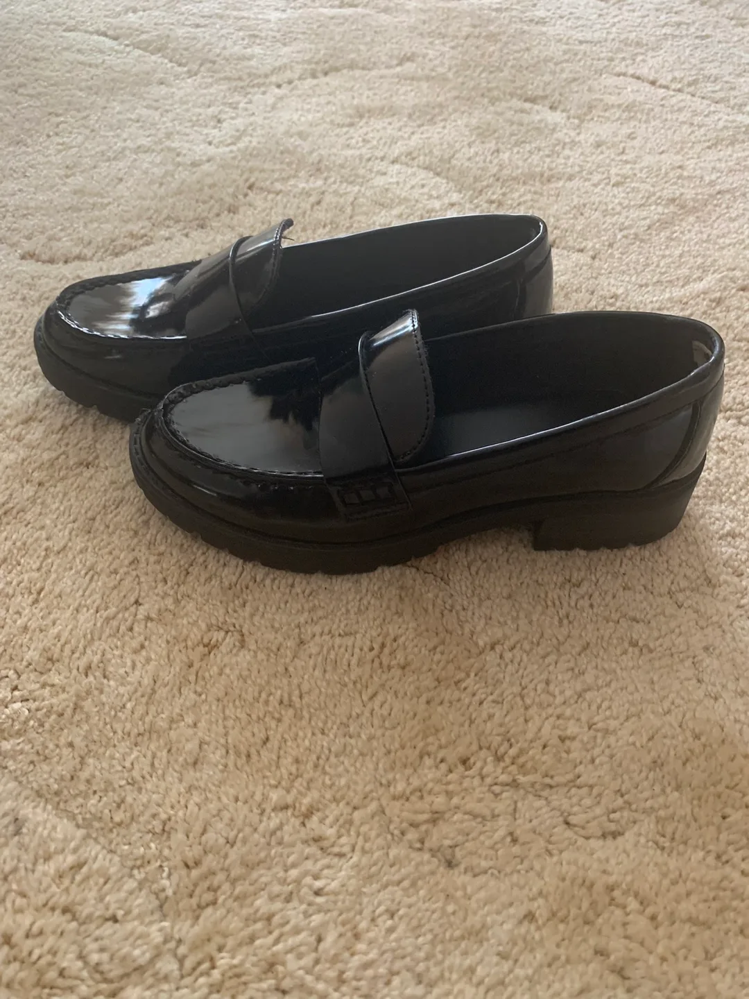 Old Navy Black Loafers - Size 8 image indicator(3)