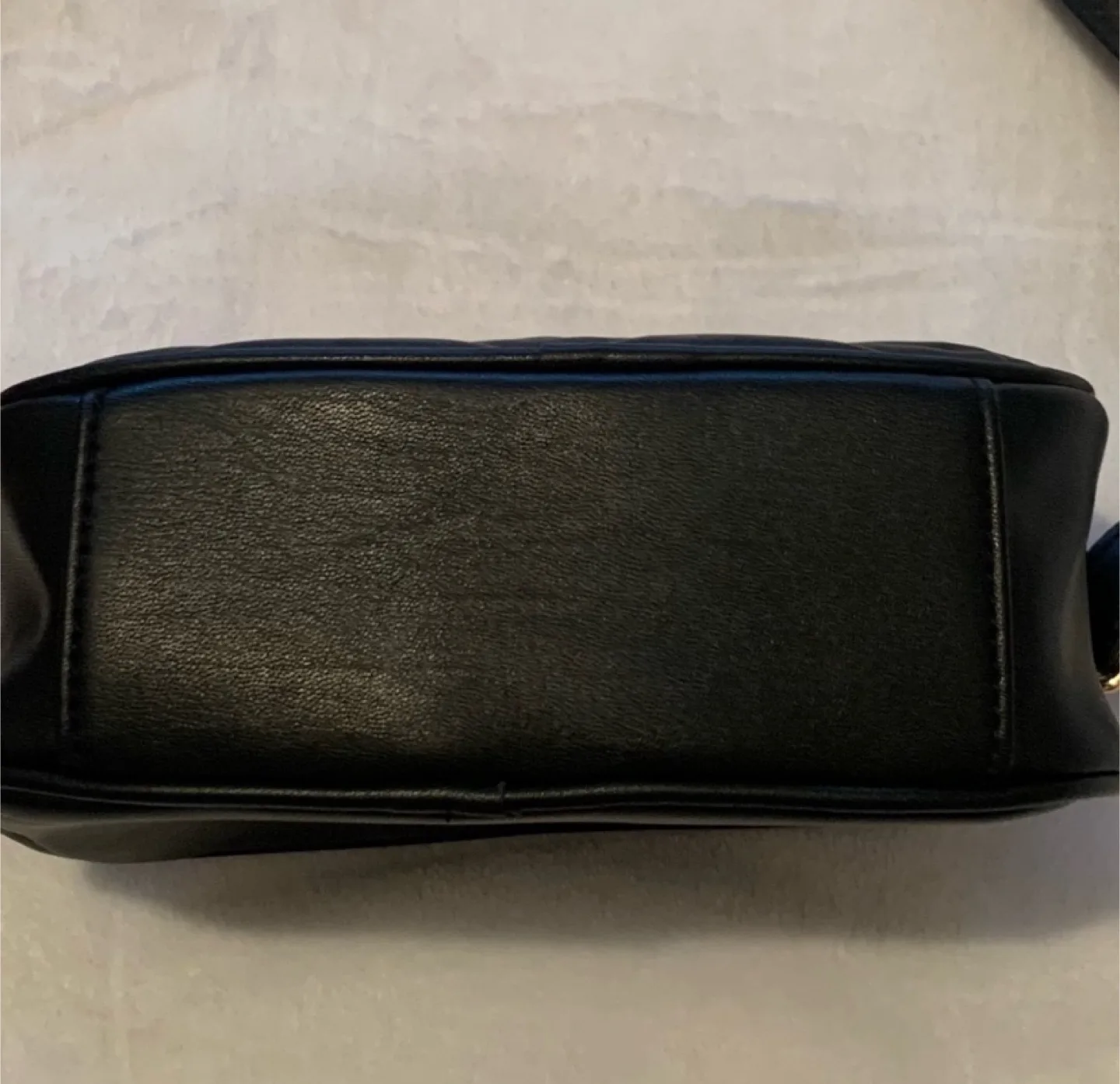 Black Quilted Crossbody Bag image indicator(4)