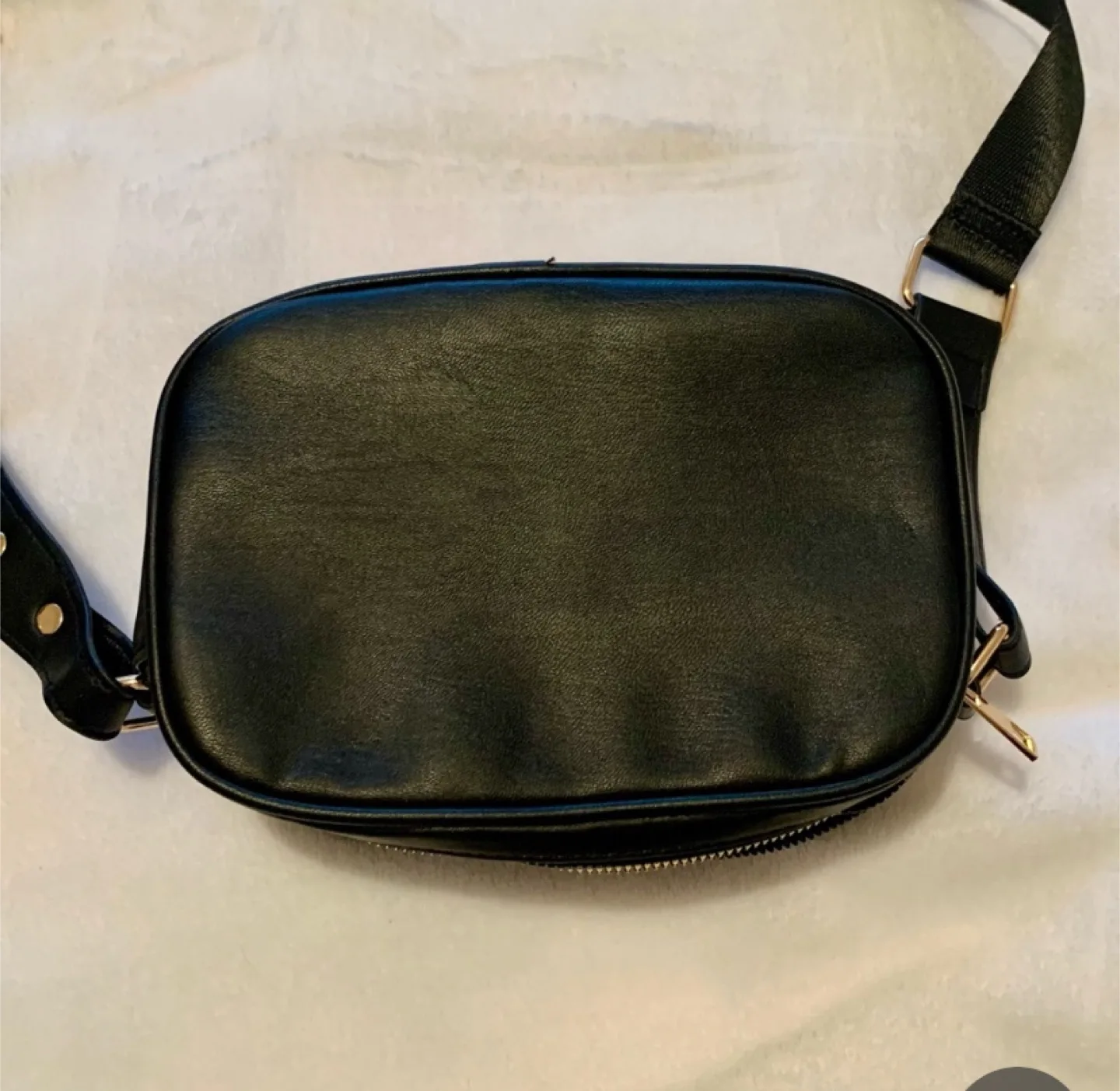 Black Quilted Crossbody Bag image indicator(3)