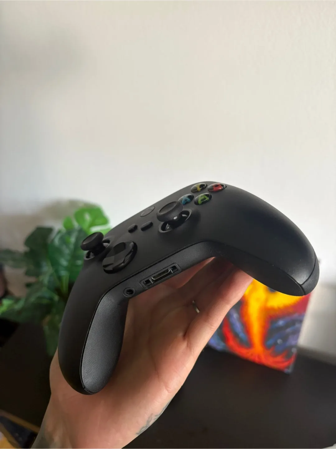 Xbox Wireless Controller - White & Black thumbnail