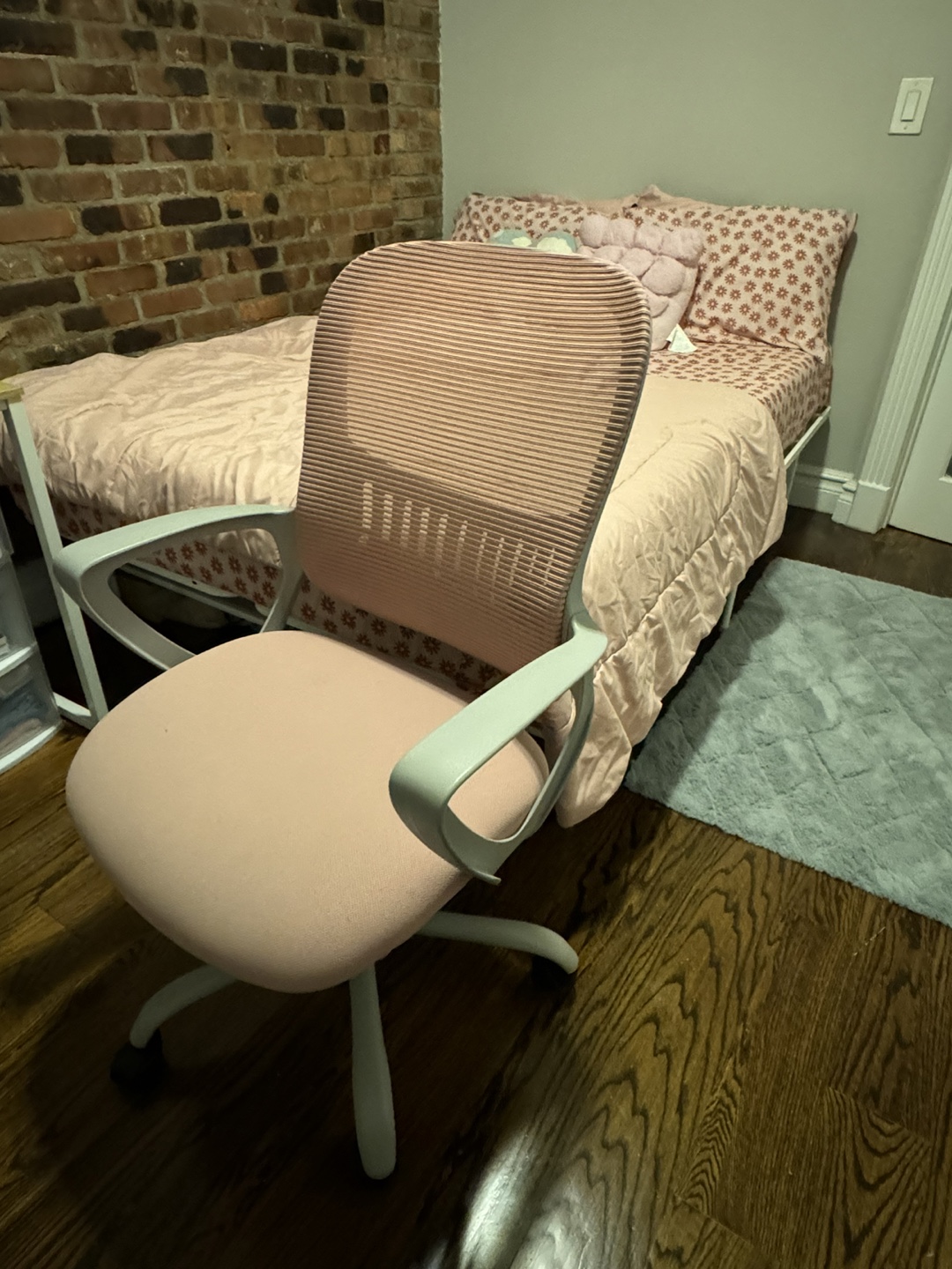 Pink Desk Chair - photo 5