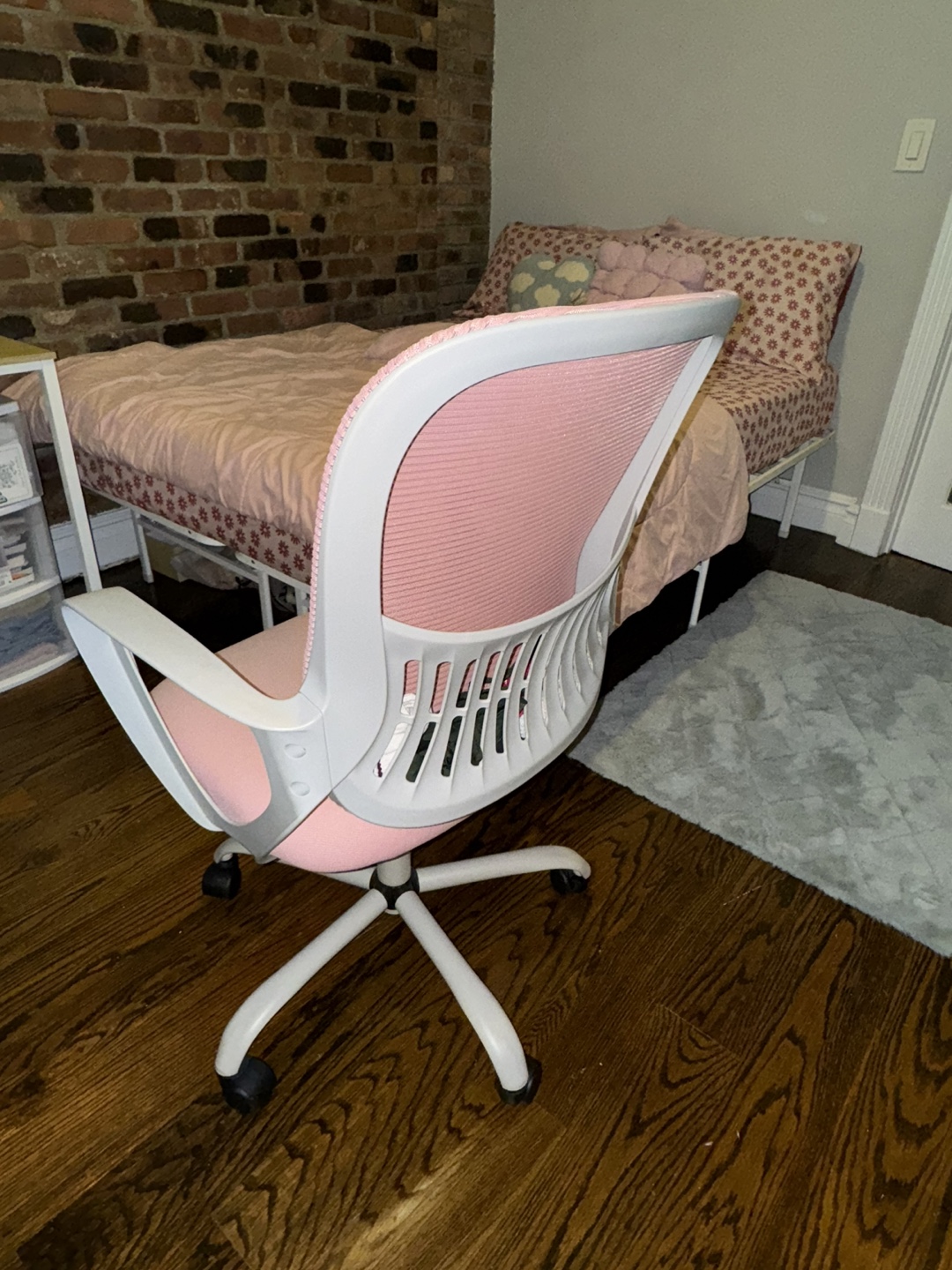 Pink Desk Chair - photo 2