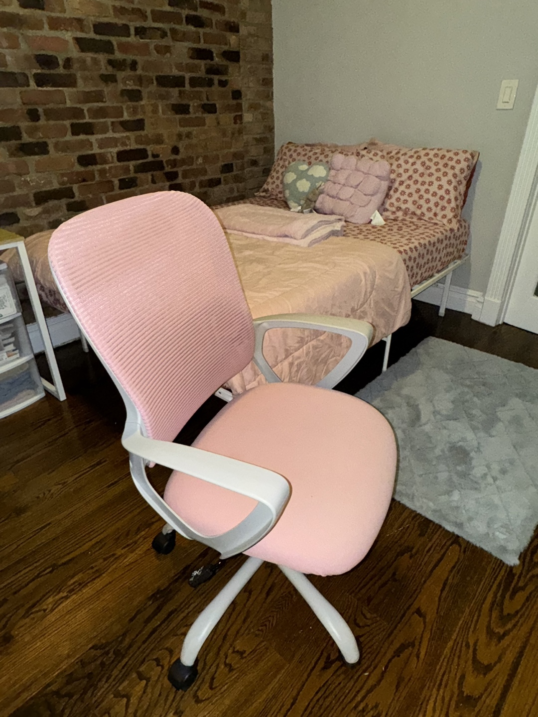 Pink Desk Chair - photo 4