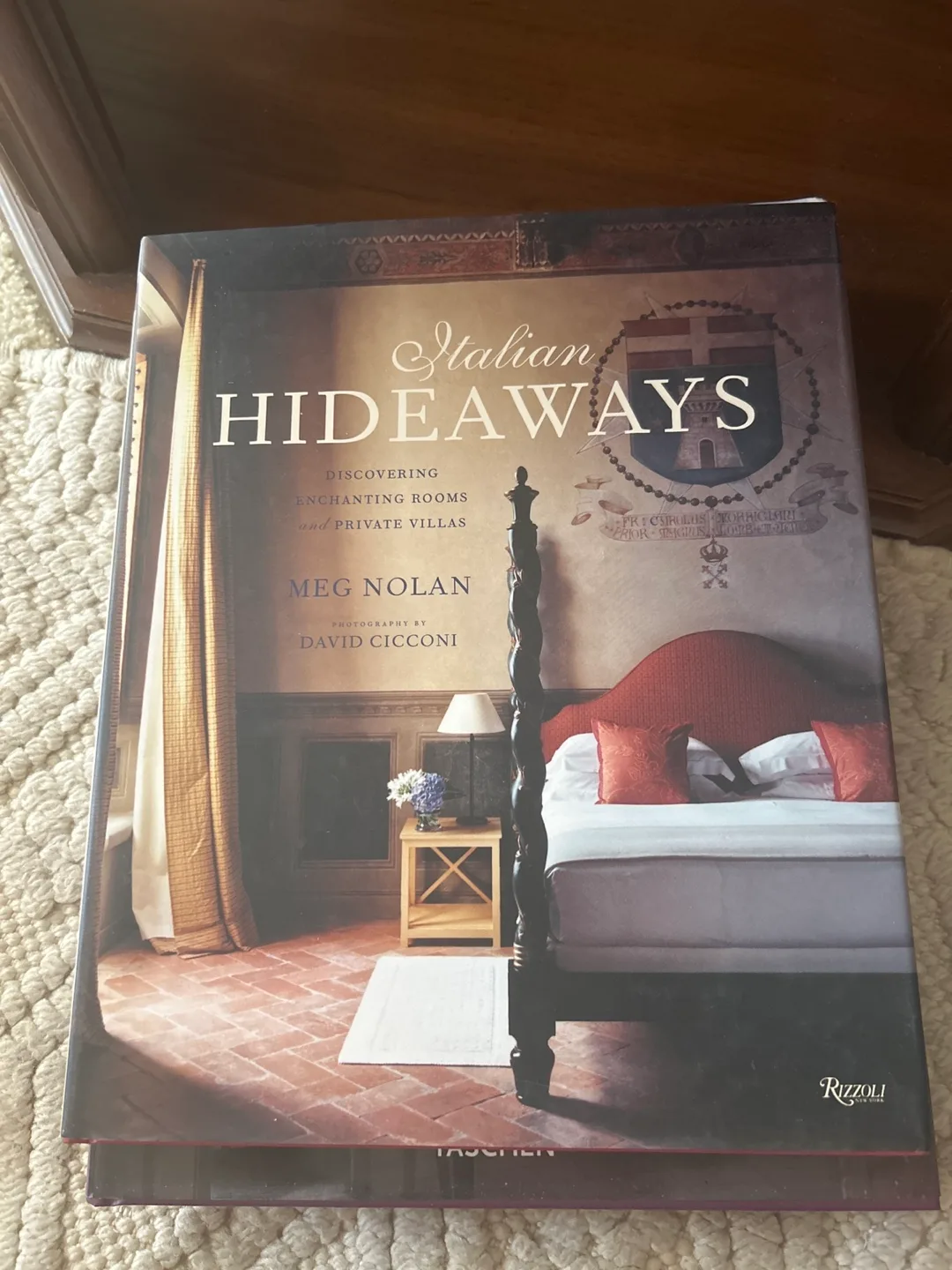 Italian Hideaways by Meg Nolan