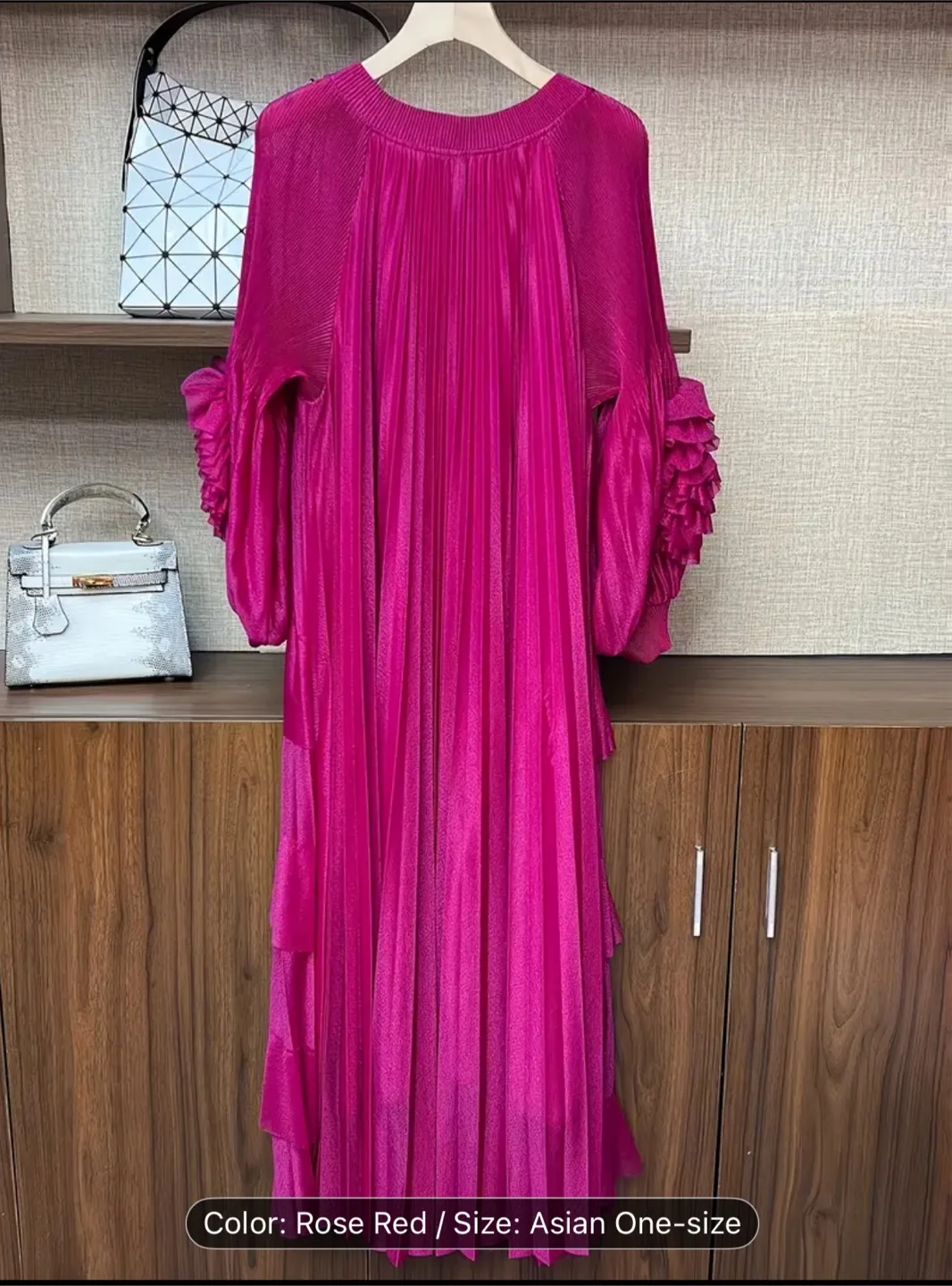 Elegant Pleated Maxi Dress - Black and Green Available image indicator(4)