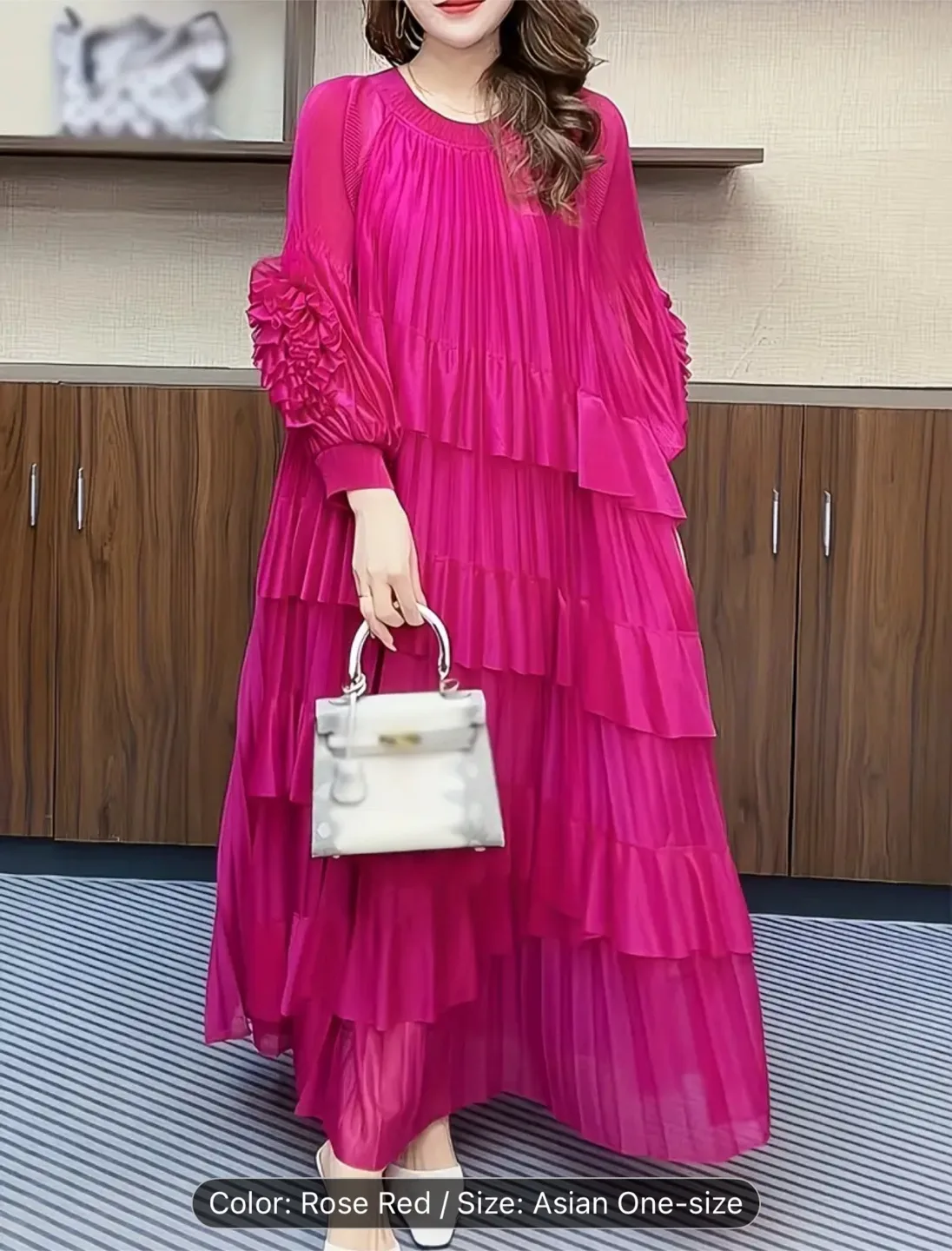 Elegant Pleated Maxi Dress - Black and Green Available image indicator(5)