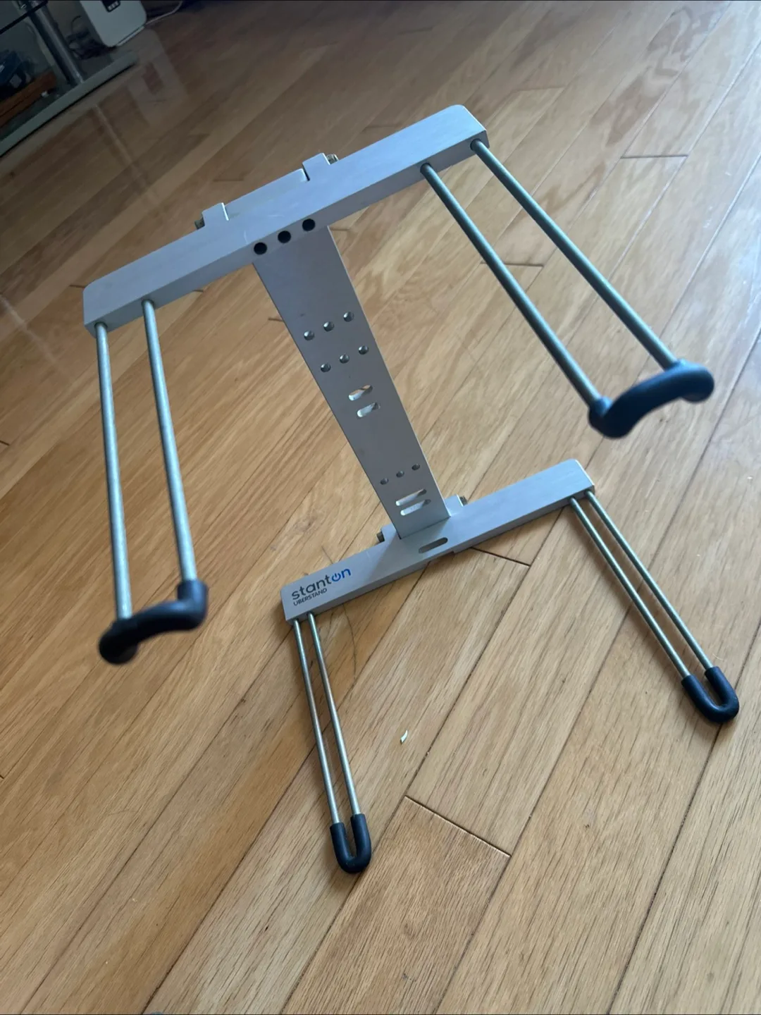 Stanton Laptop Stand image indicator(2)