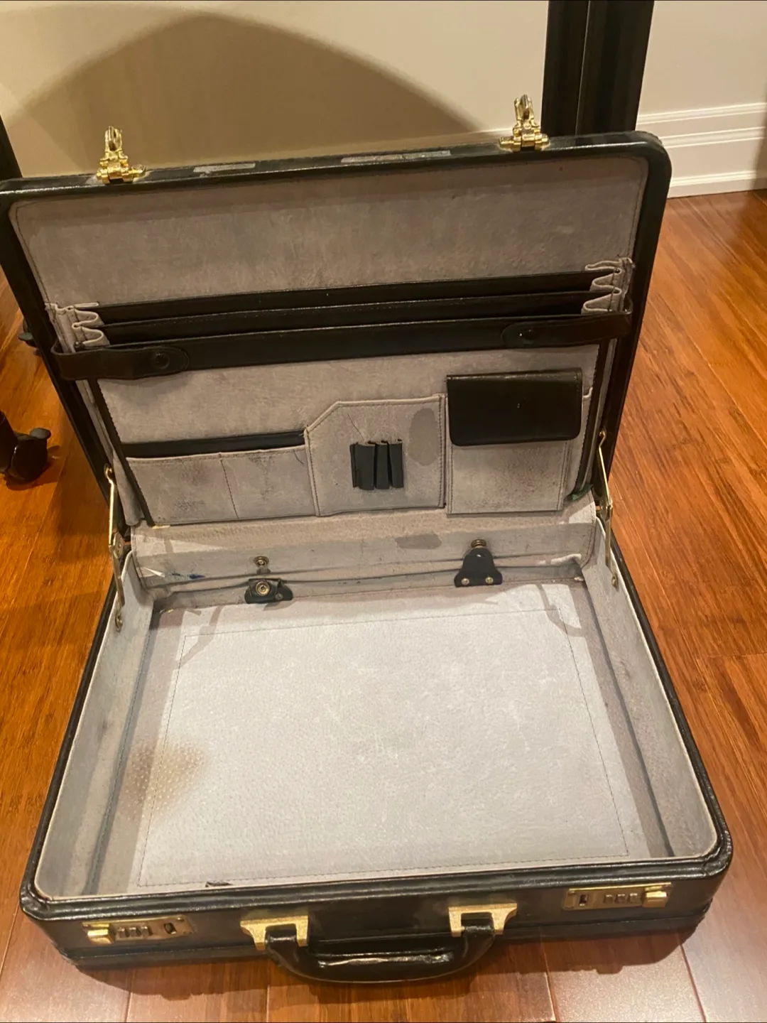 Leather Black Combo Briefcase image indicator(2)
