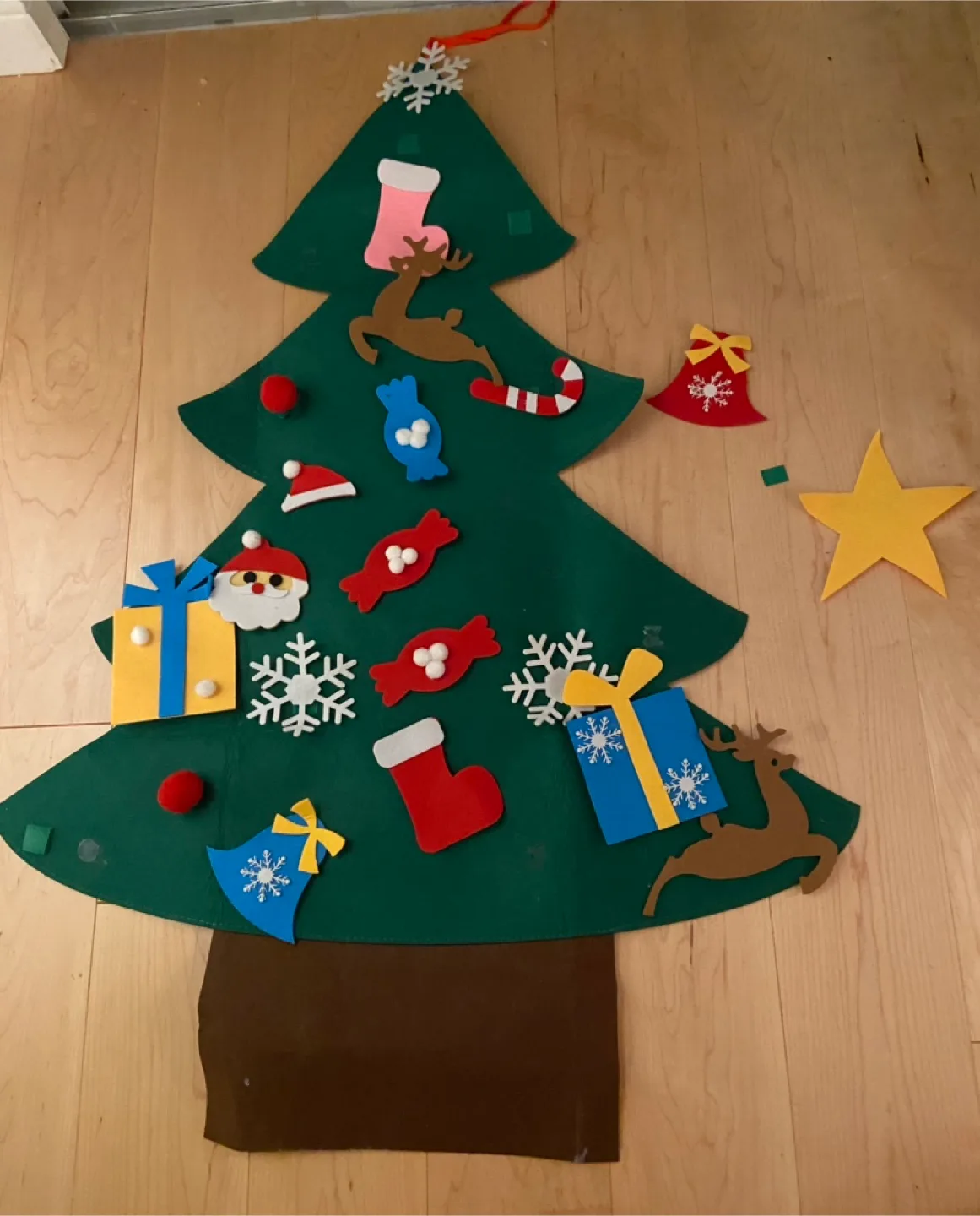 Hanging felt Christmas tree for kids to decorate thumbnail