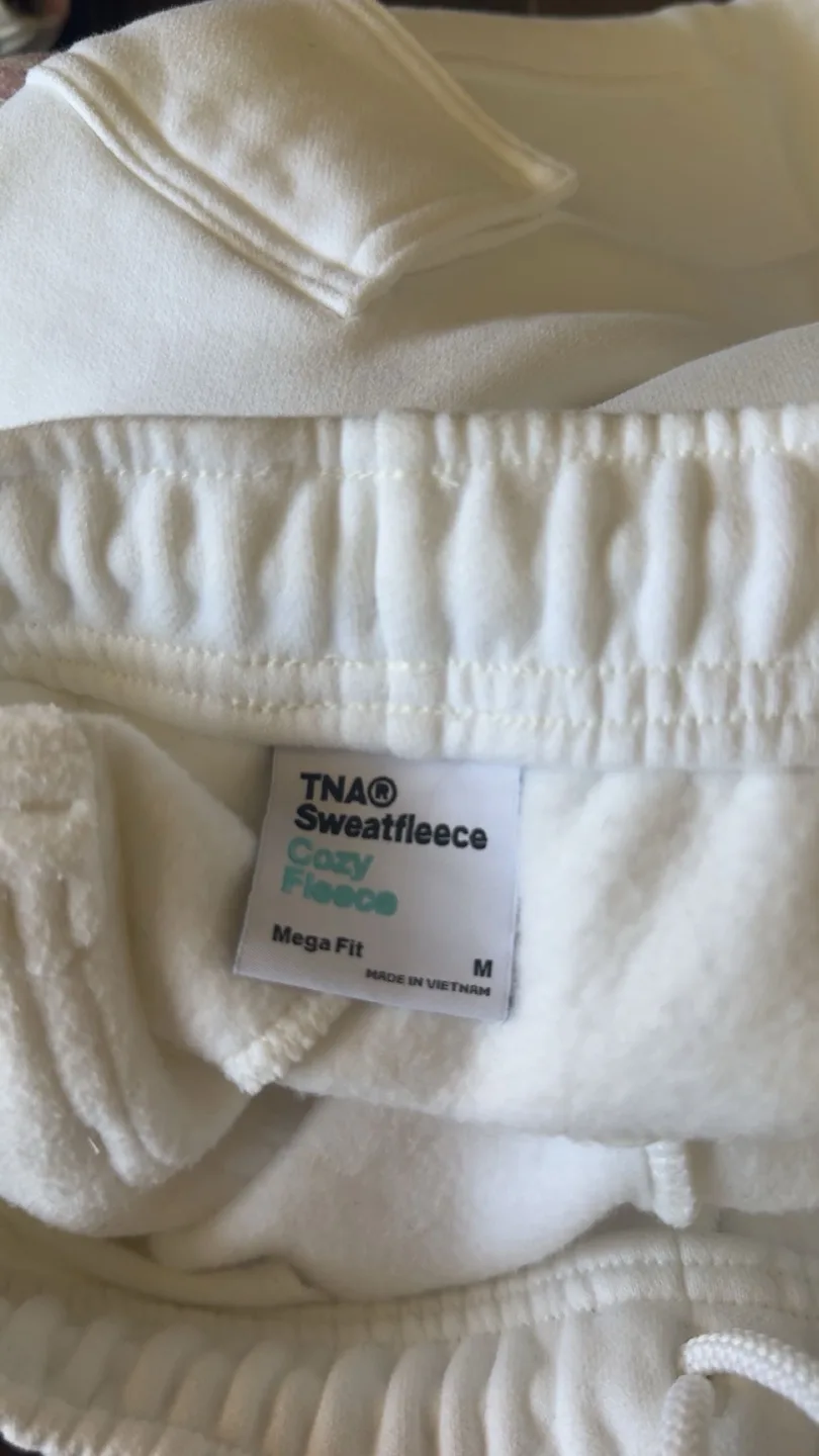TNA Sweatfleece Cozy Mega Fit WhiteCargo Pants image indicator(3)