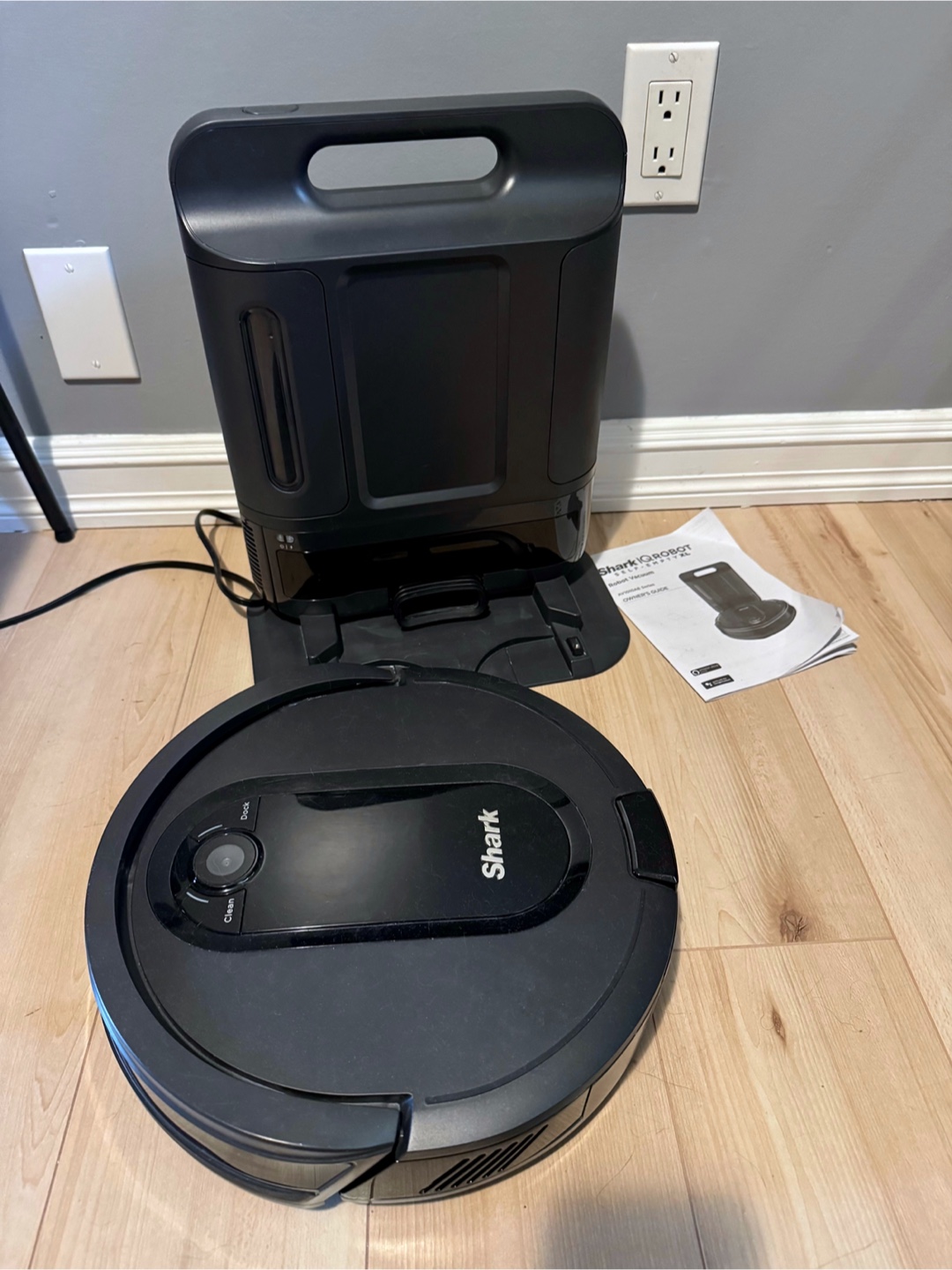 Shark AV1010AE IQ Robot Vacuum