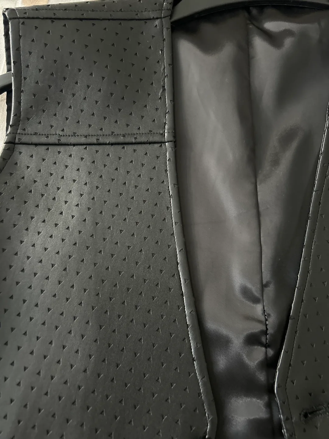 English Channel Black Leather Vest image indicator(3)