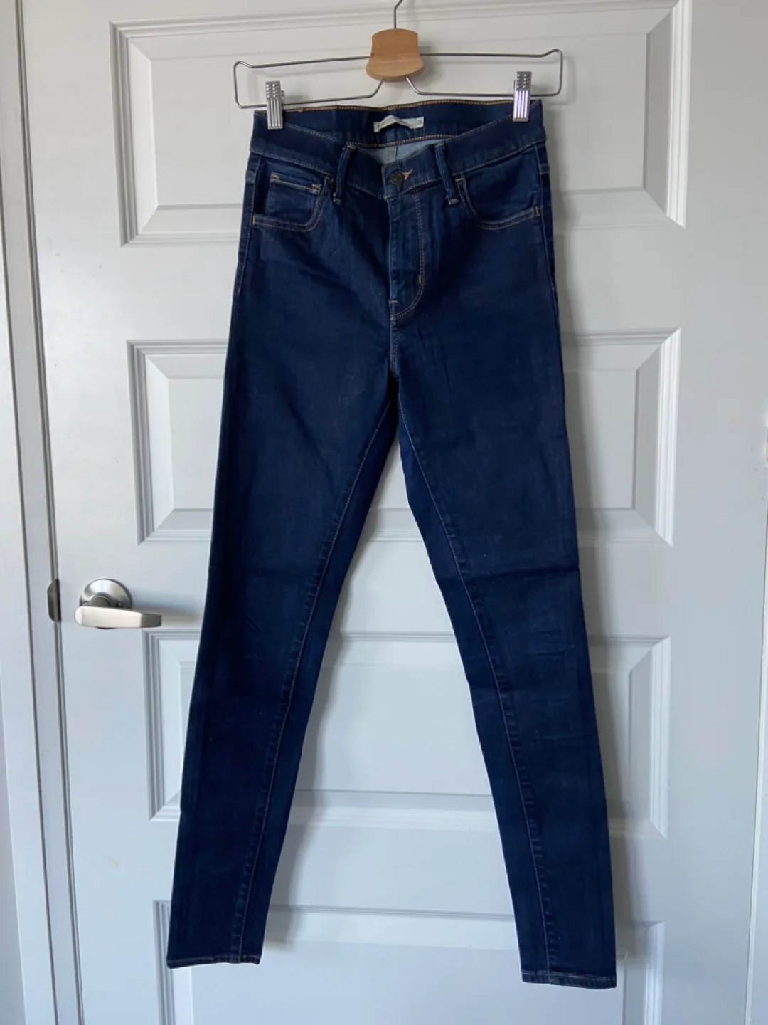 Levi's 720 High Rise Super Skinny Jeans - Size 26 thumbnail