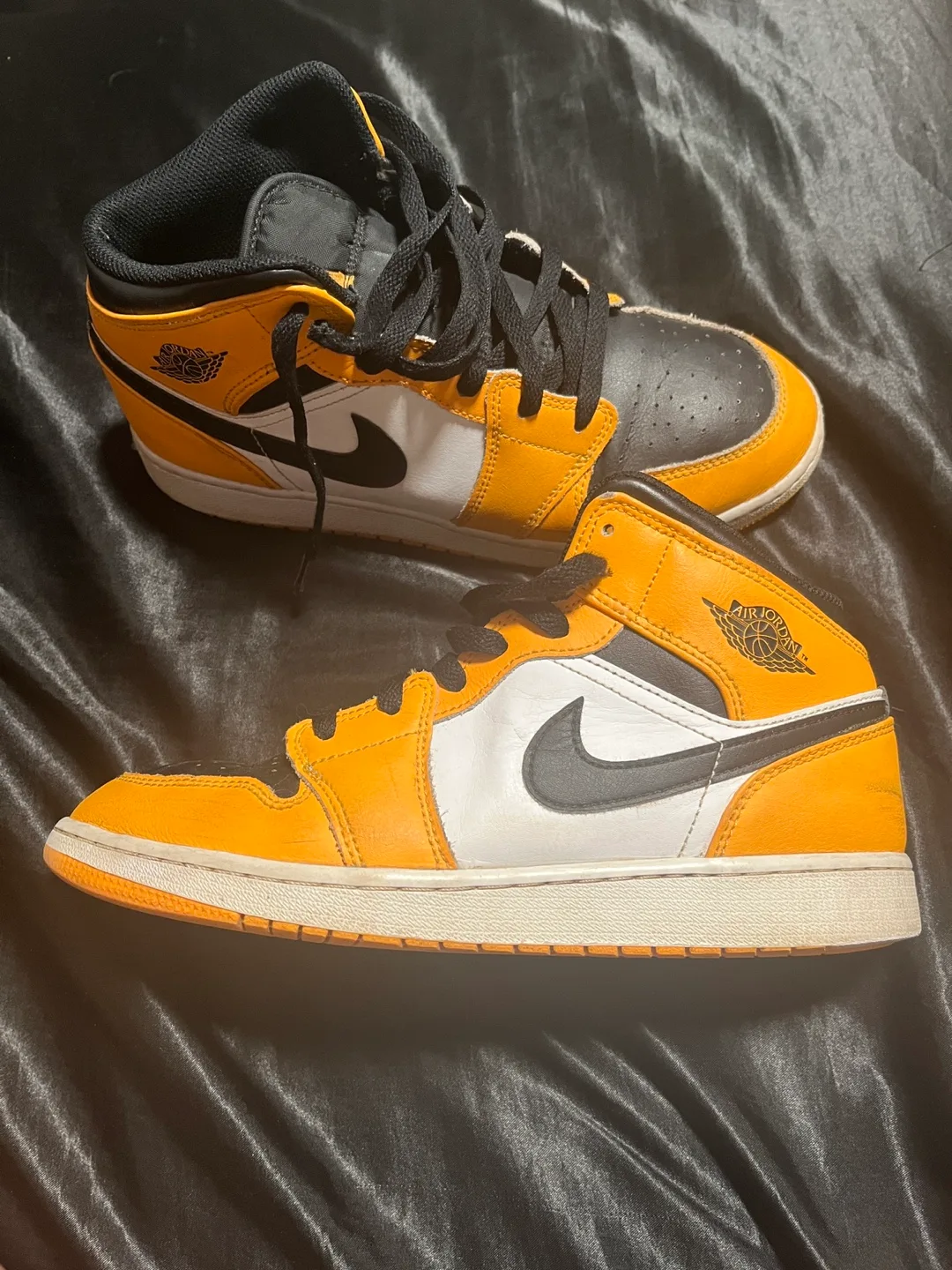 Air Jordan 1 Mid GS 'Reverse Yellow Toe' thumbnail