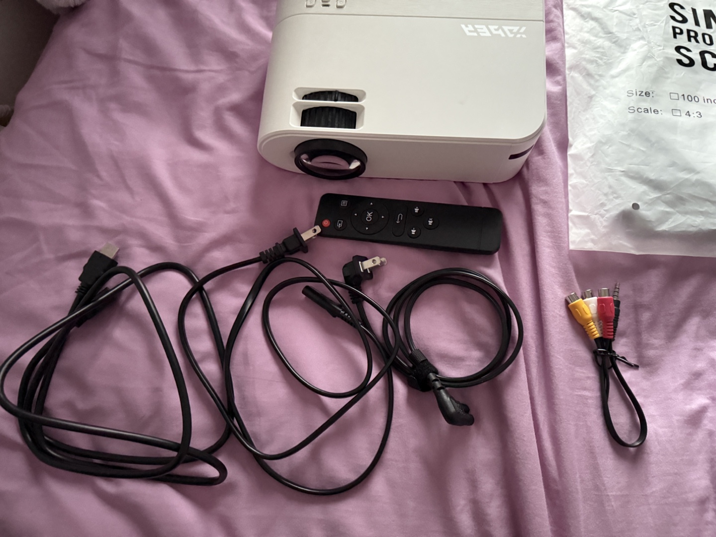 Yaber Projector with Screen - photo 2