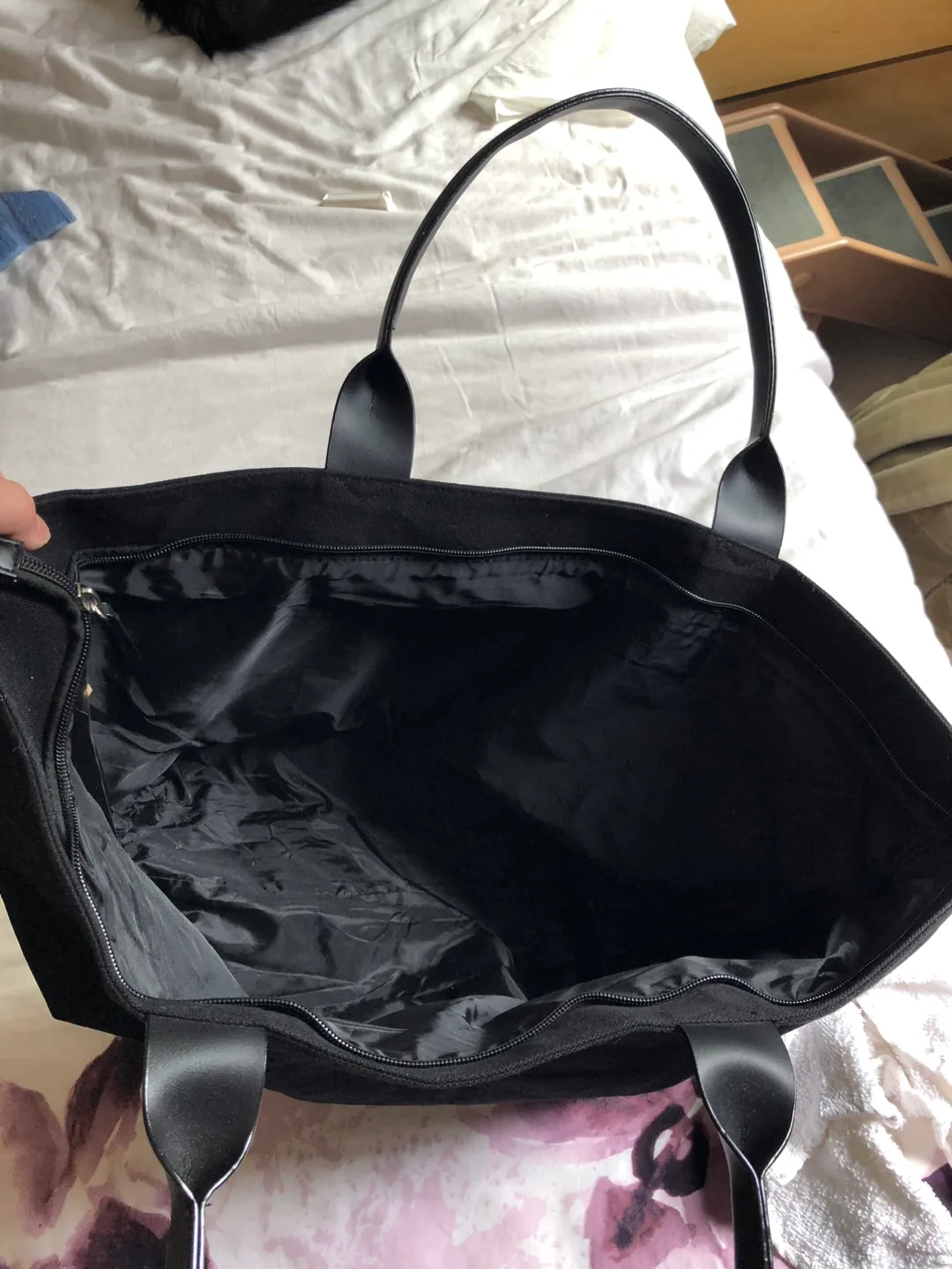 Victoria's Secret Tote Bag - NEW image indicator(3)