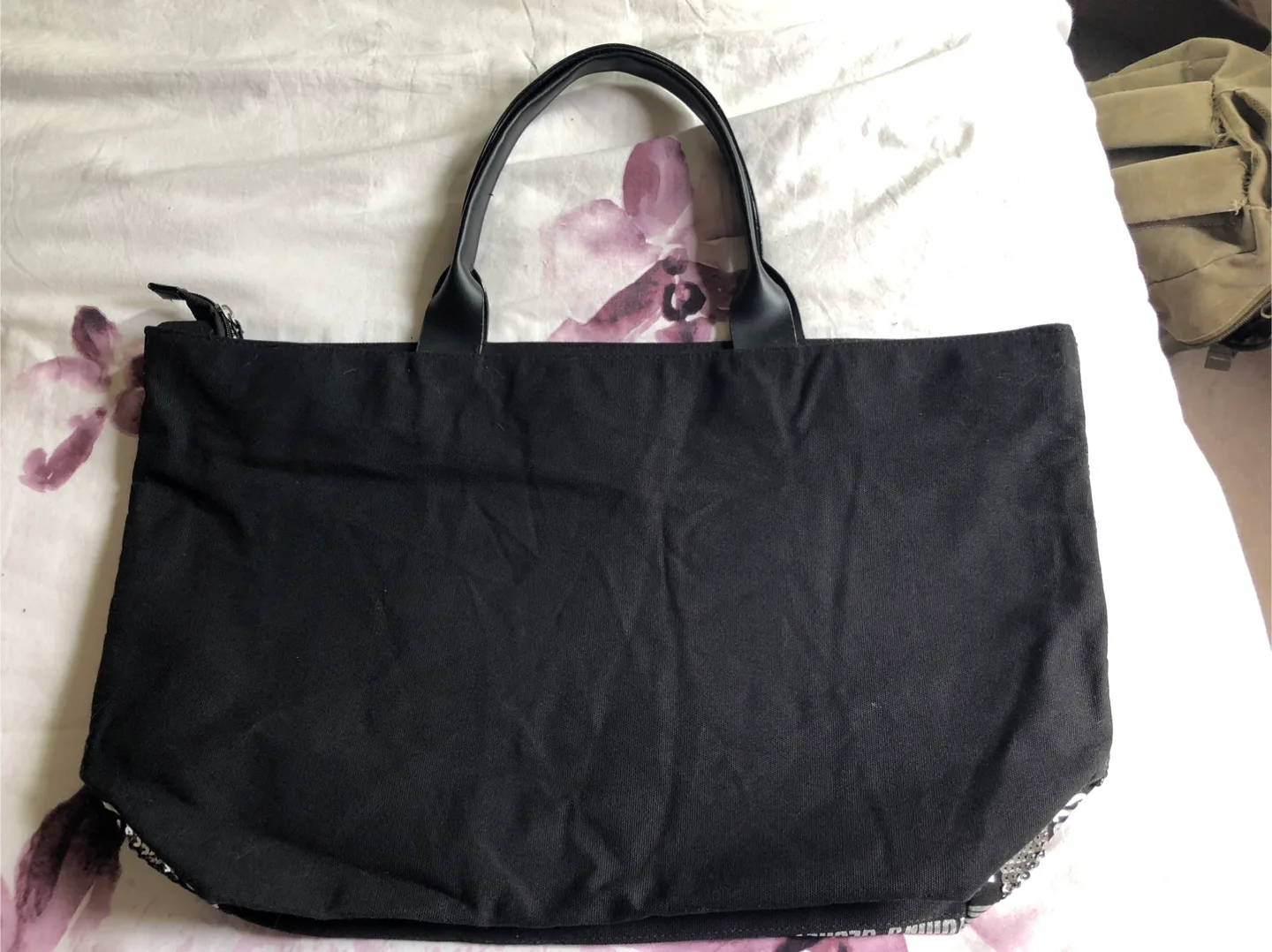 Victoria's Secret Tote Bag - NEW image indicator(2)