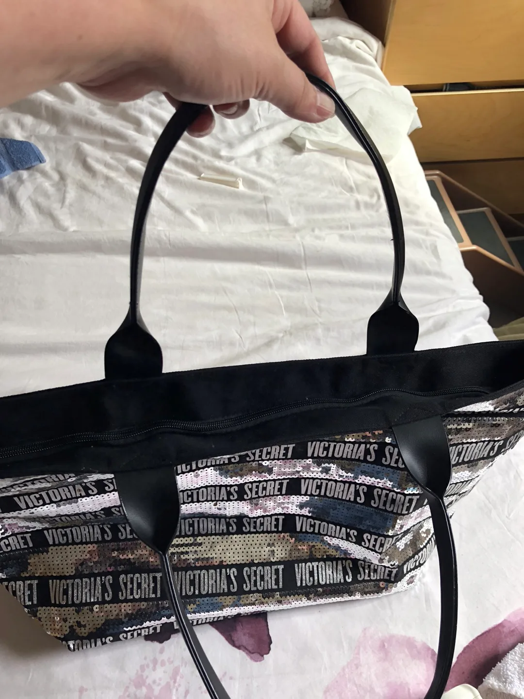 Victoria's Secret Tote Bag - NEW image indicator(4)